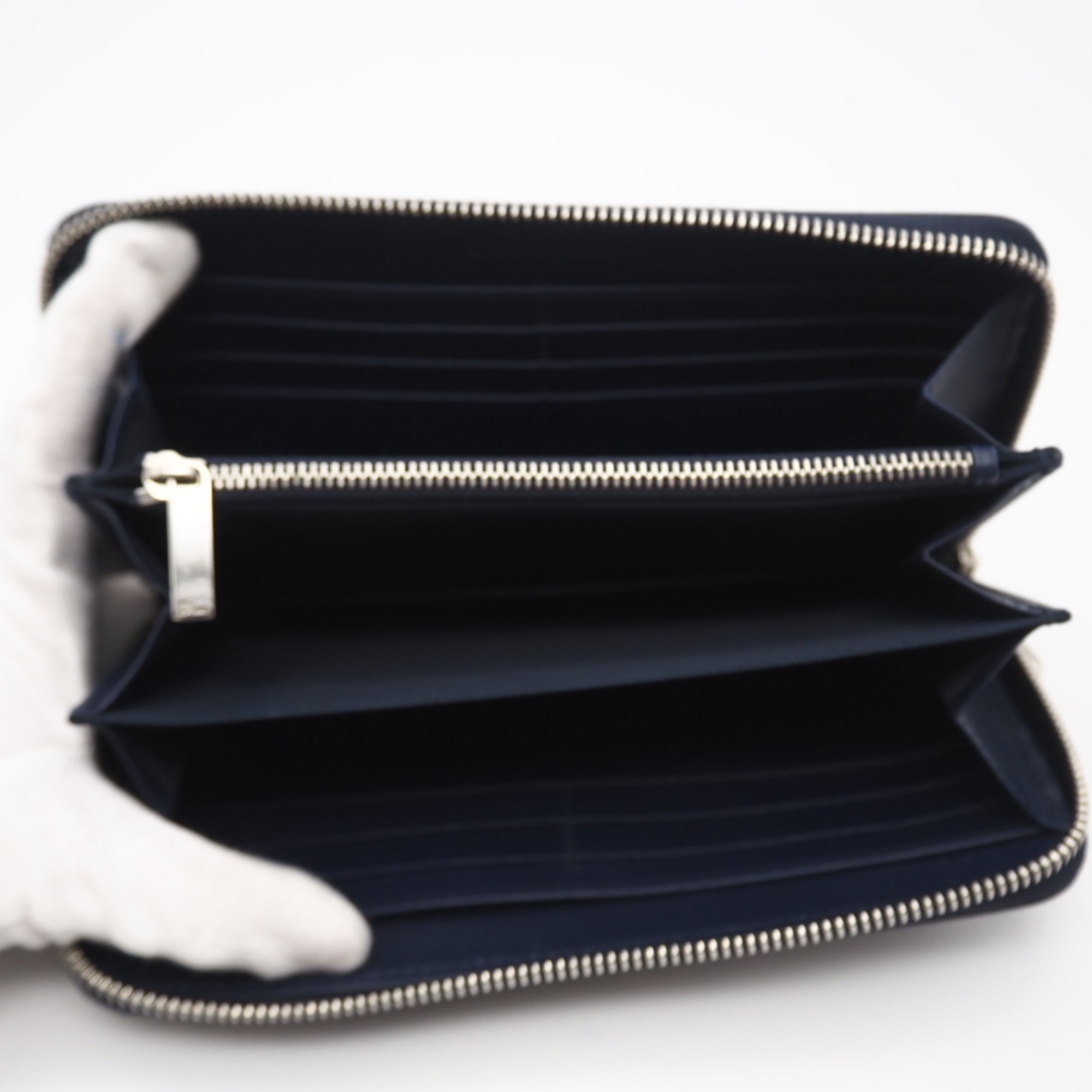 Christian Dior Blue Navy Leather Long Wallet (Bi-Fold) (Pre-Owned)