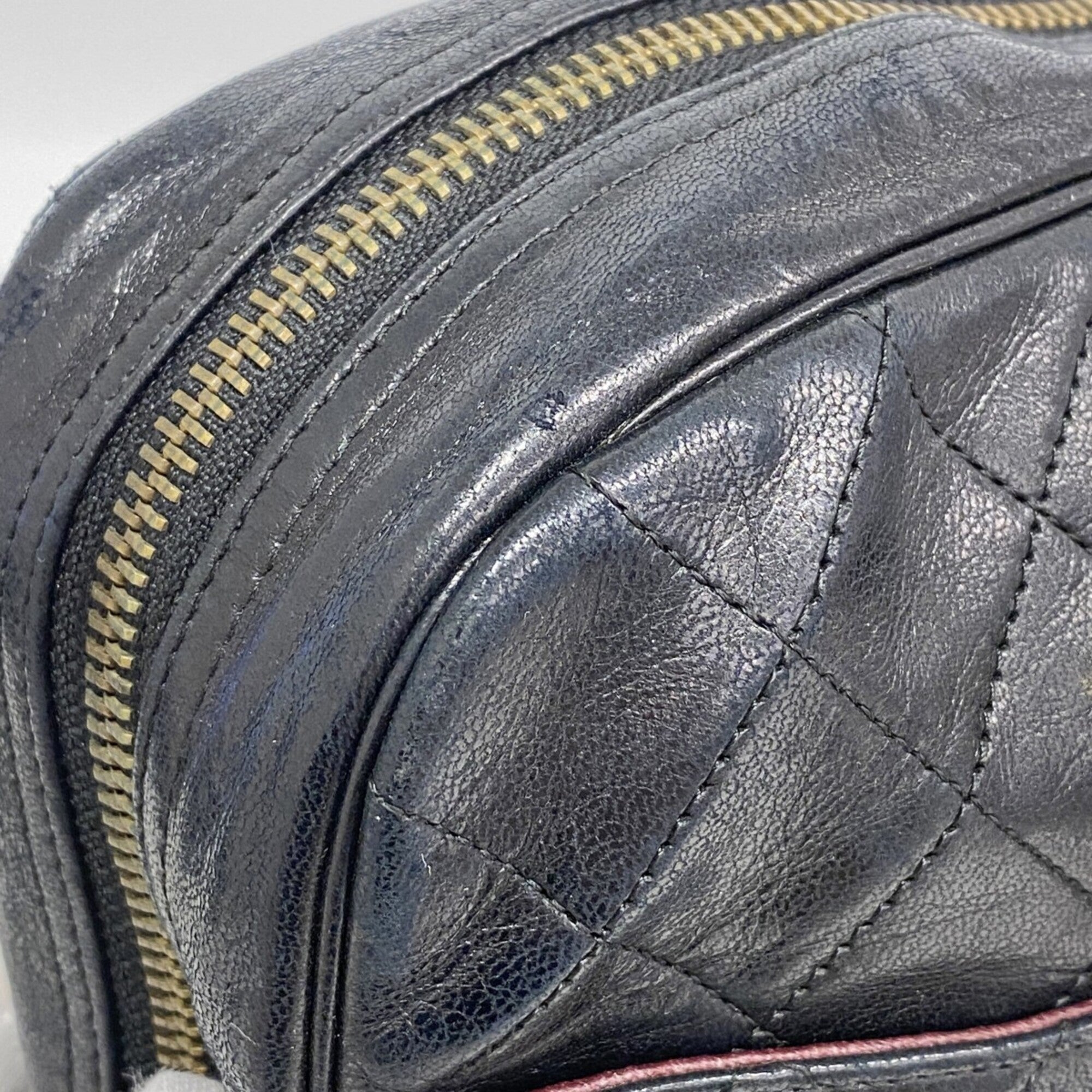 Chanel Black Leather Shoulder Bag (Pre-Owned)