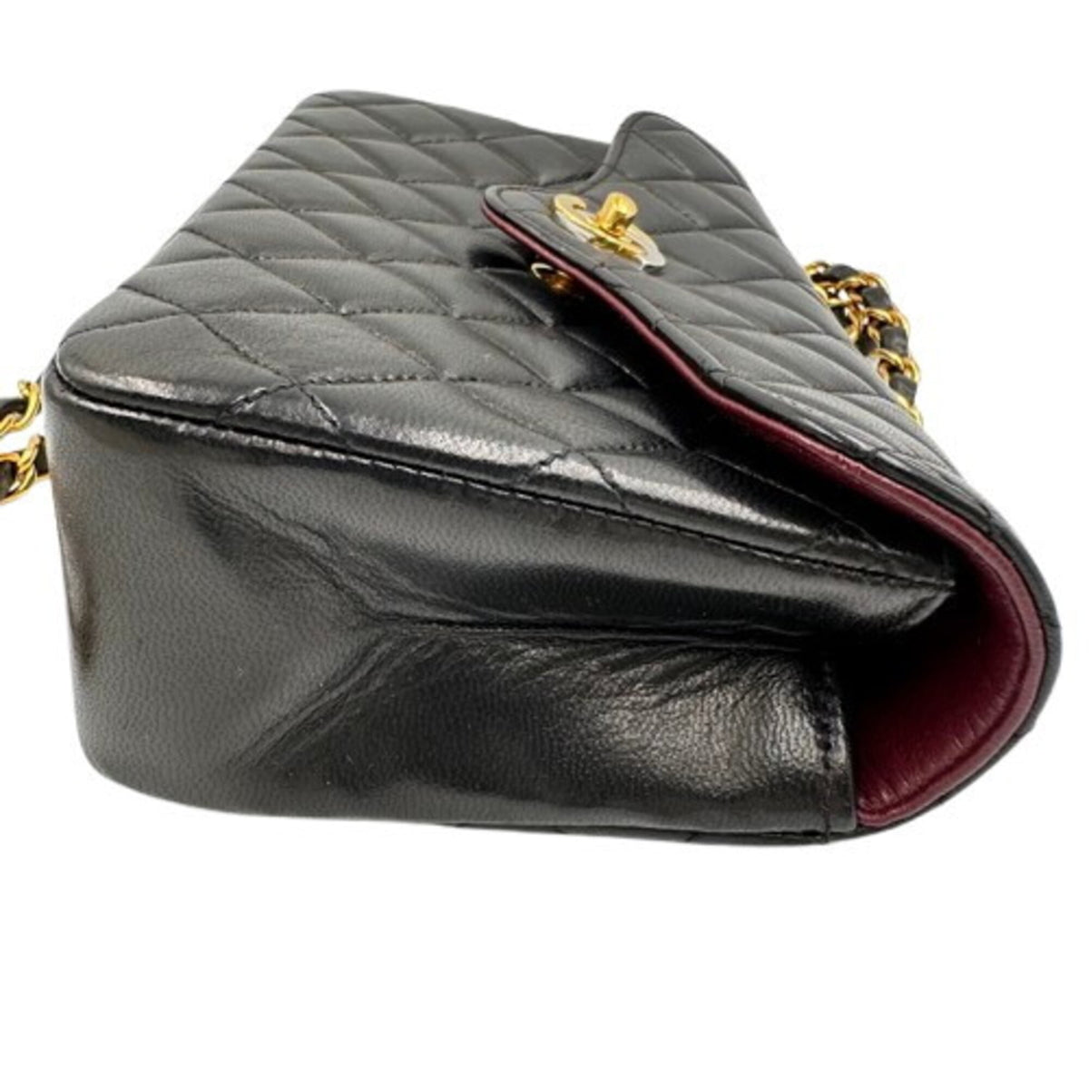 Chanel Matelasse Black Leather Shoulder Bag (Pre-Owned)
