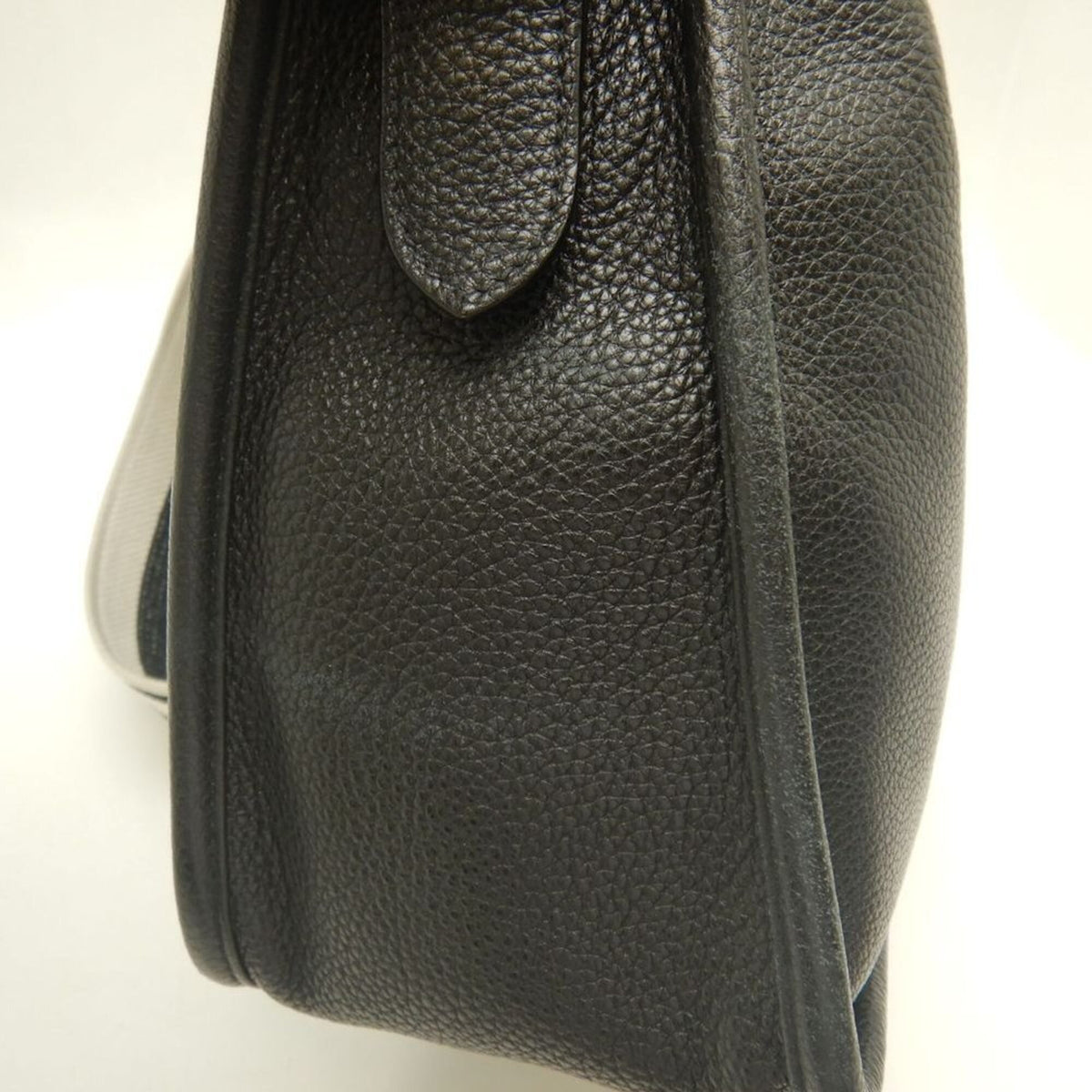 Prada Nero Leather Shoulder Bag (Pre-Owned)