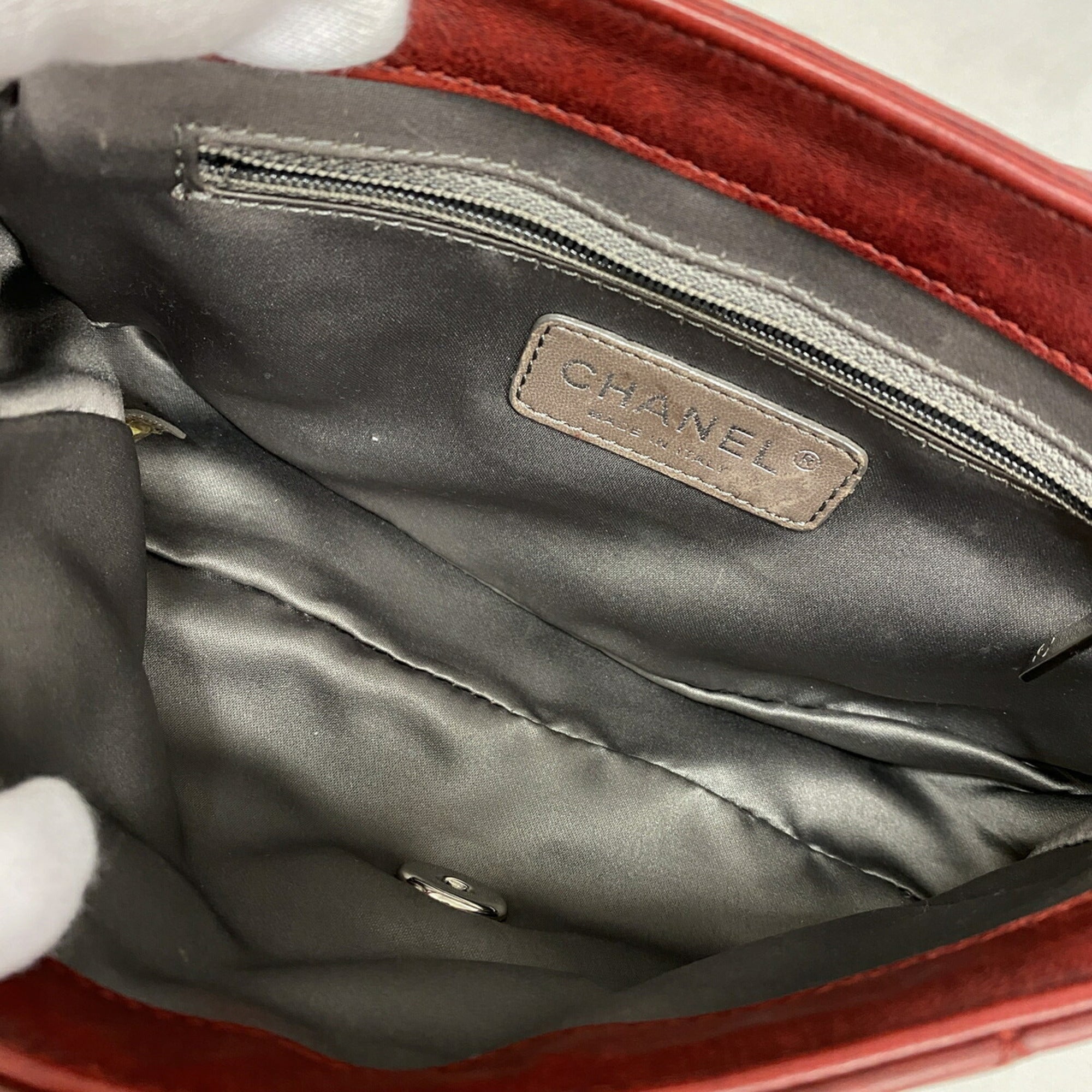 Chanel Red Color Leather Shoulder Bag (Pre-Owned)