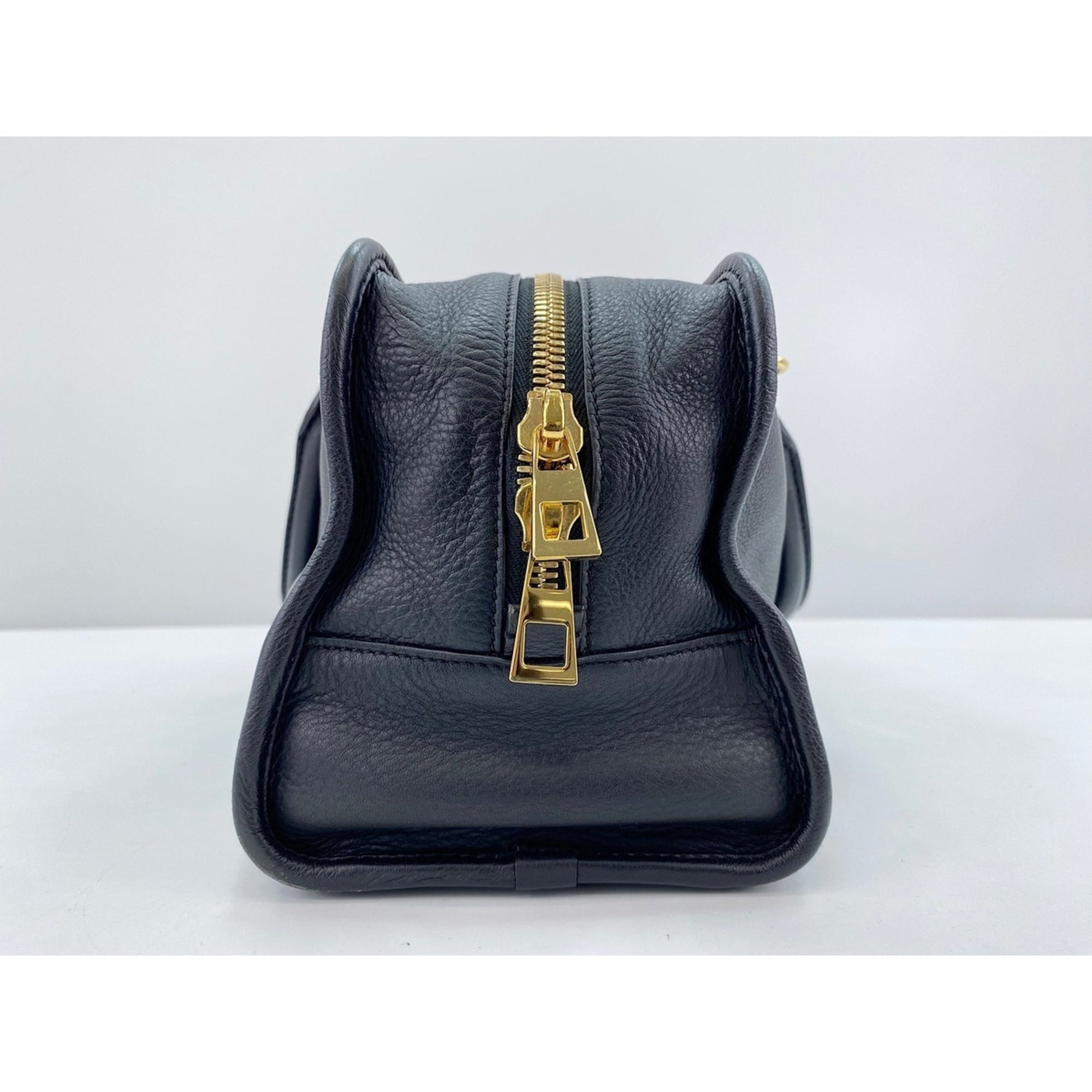 Loewe Amazona Black Shoulder Bag (Pre-Owned)