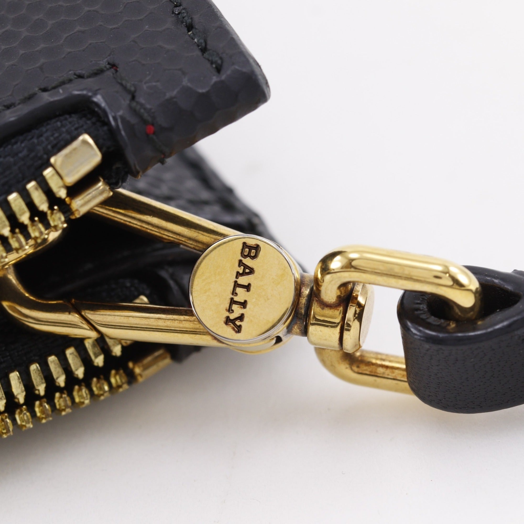 Bally Black Leather Shoulder Bag (Pre-Owned)