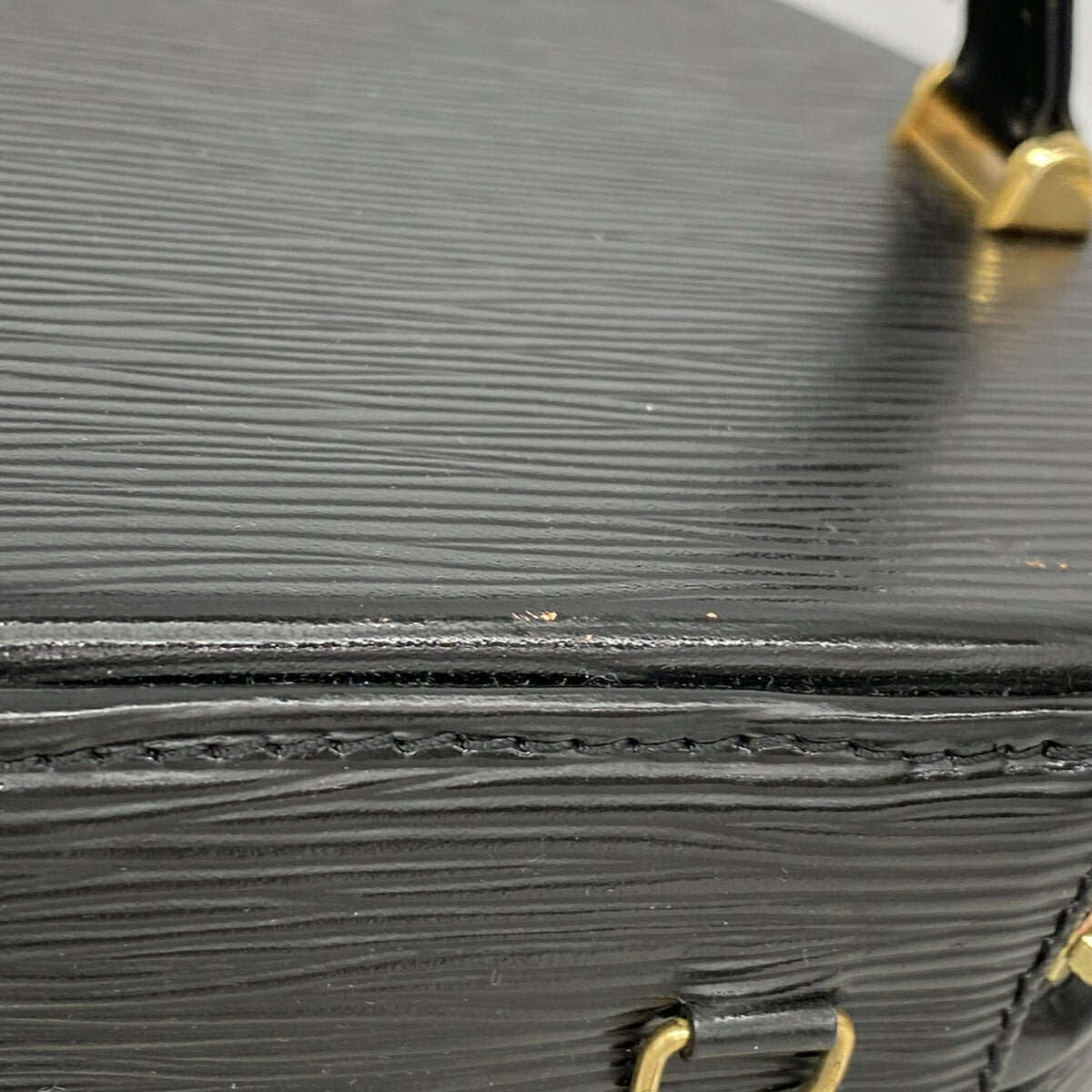 Louis Vuitton Noir Handbag (Pre-Owned)