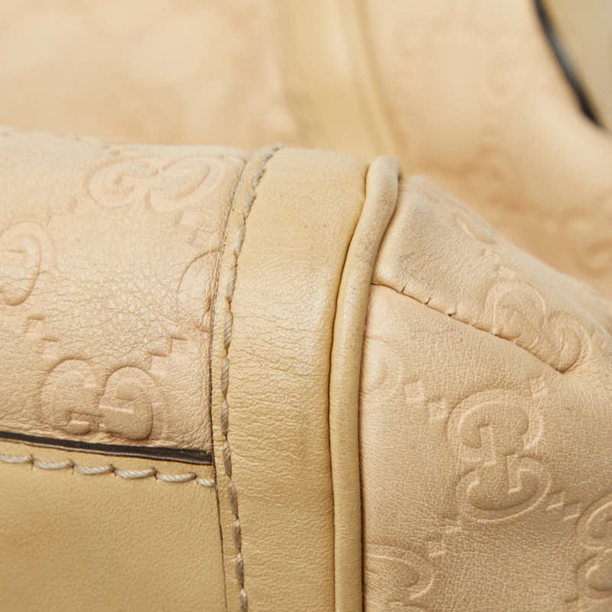Gucci Beige Gg Leather Leather Handbag (Pre-Owned)