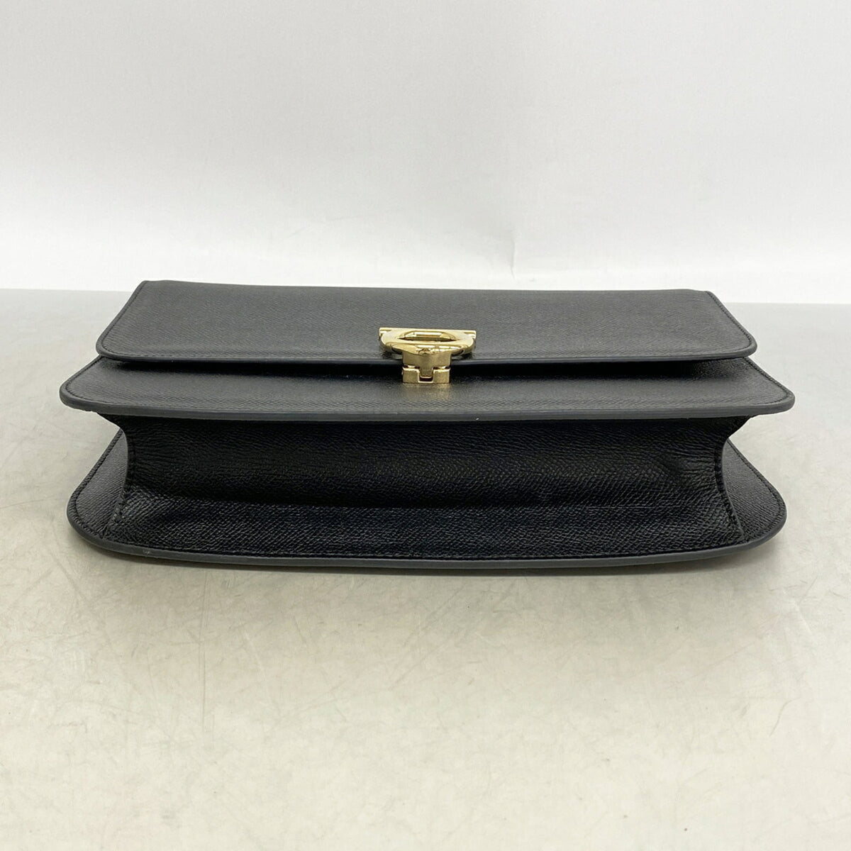 Salvatore Ferragamo Black Leather Shoulder Bag (Pre-Owned)
