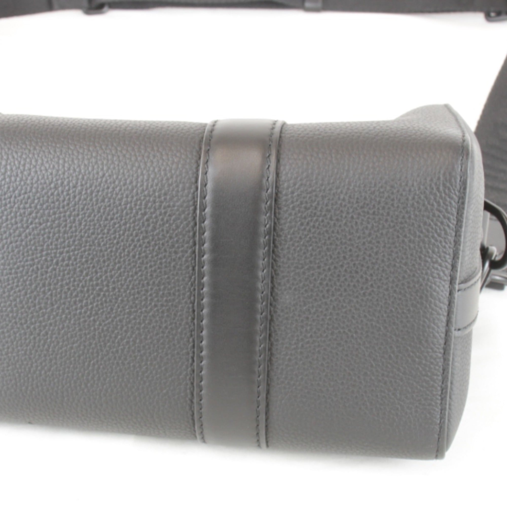 Louis Vuitton Black Leather Shoulder Bag (Pre-Owned)