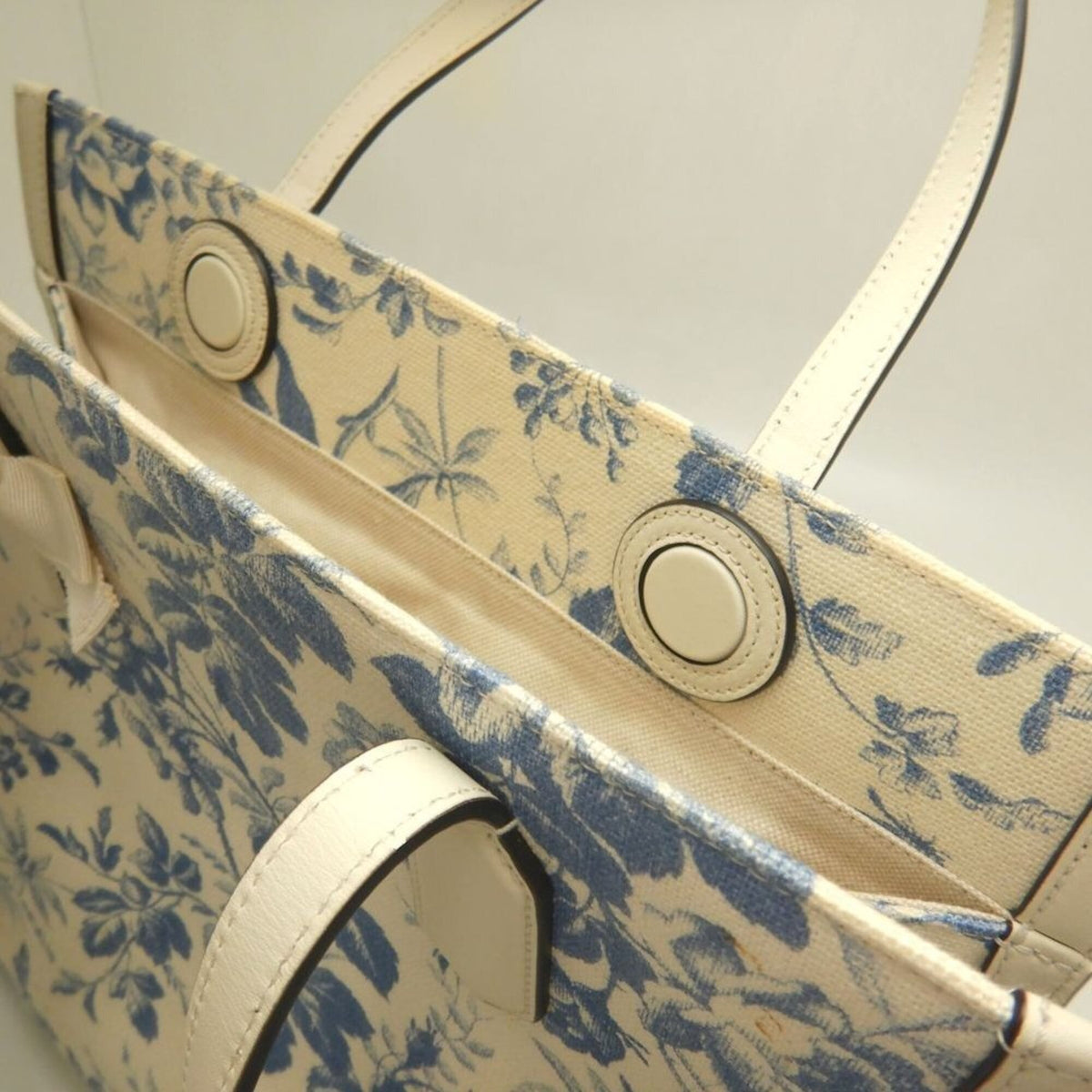Gucci Blue Ivory Canvas Tote Bag (Pre-Owned)