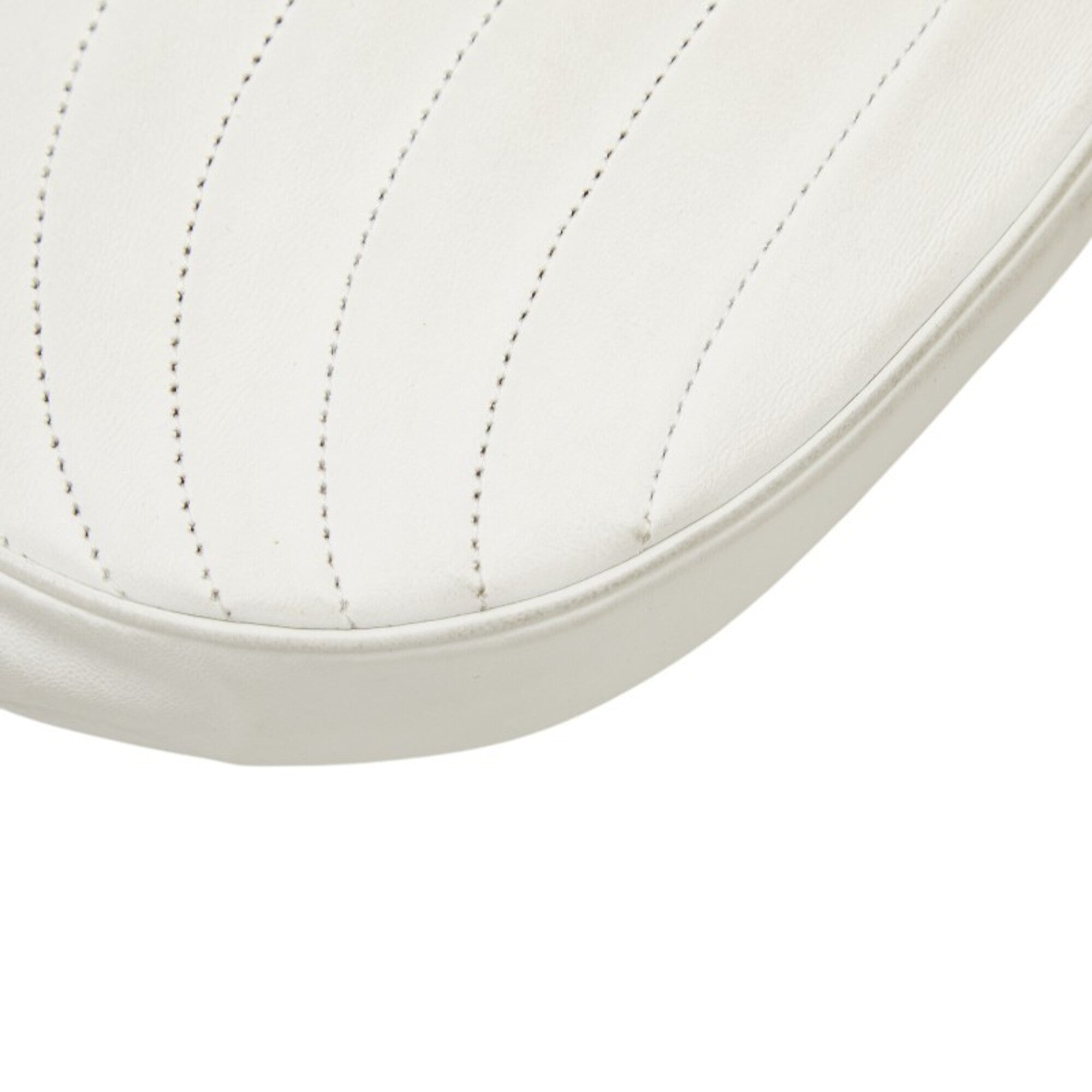 Chanel White Leather Shoulder Bag (Pre-Owned)