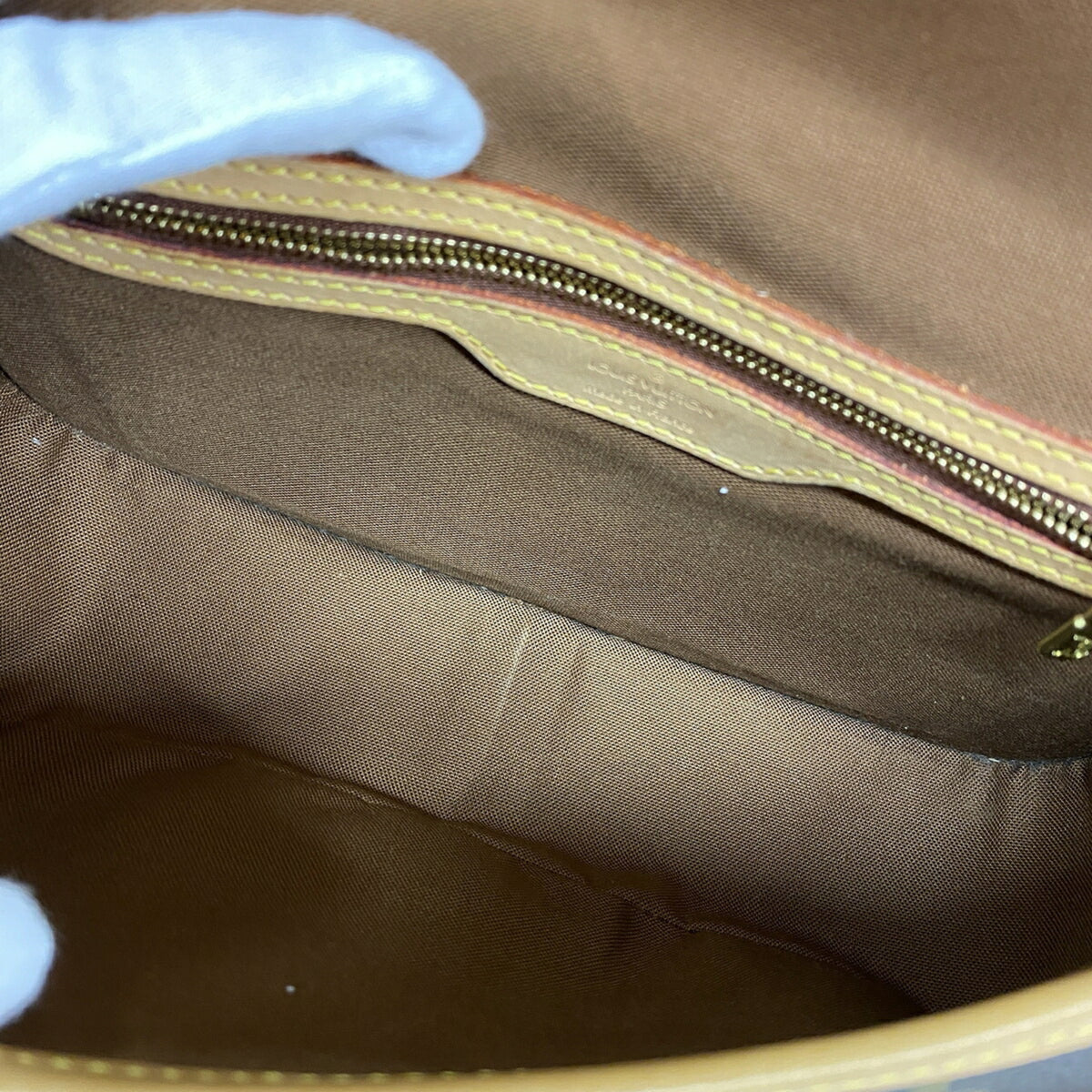 Louis Vuitton Brown Shoulder Bag (Pre-Owned)