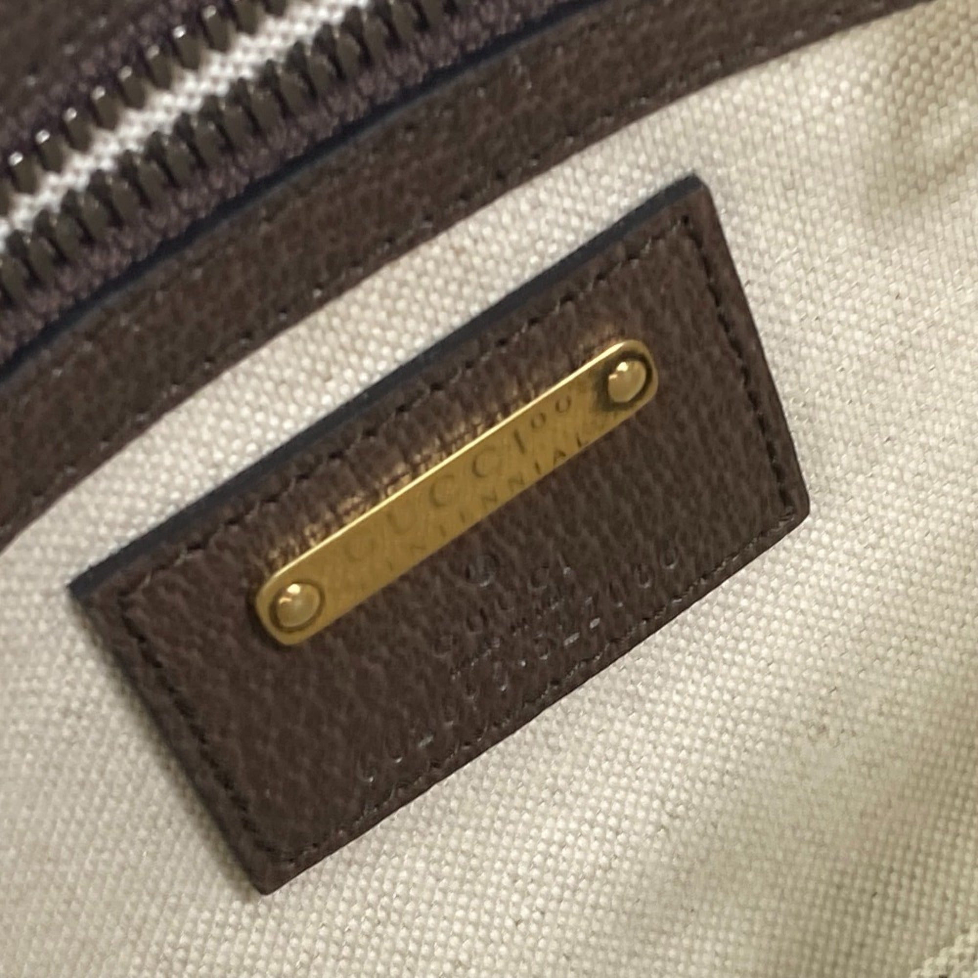 Gucci Brown Leather Fanny Pack Sling Bag (Pre-Owned)