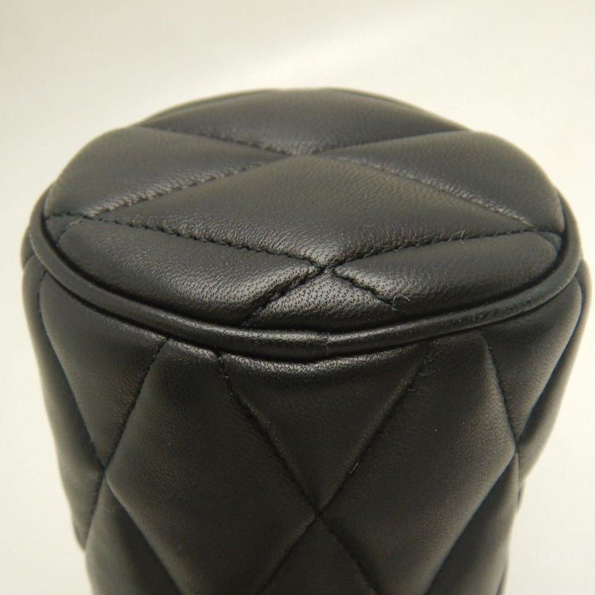 Saint Laurent Leather Shoulder Bag (Pre-Owned)