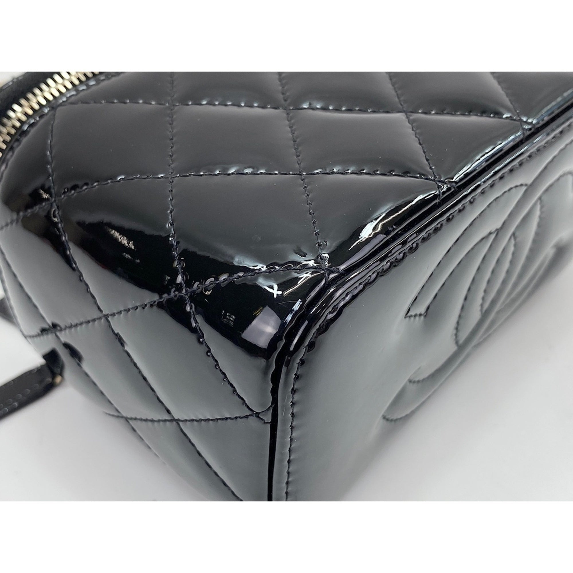 Chanel Black Shoulder Bag (Pre-Owned)