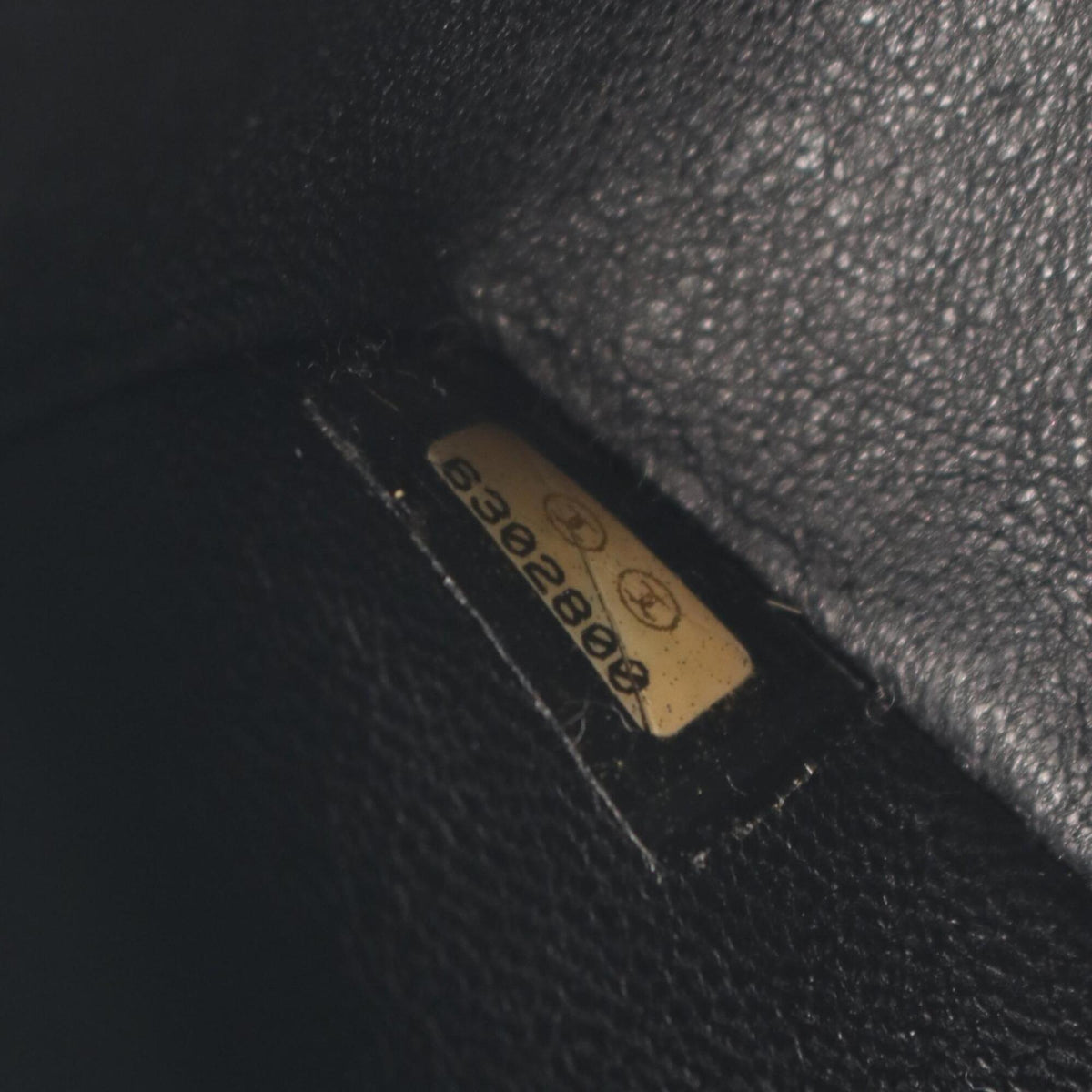 Chanel Black Grained Calfskin Handbag Shoulder Bag (Pre-Owned)