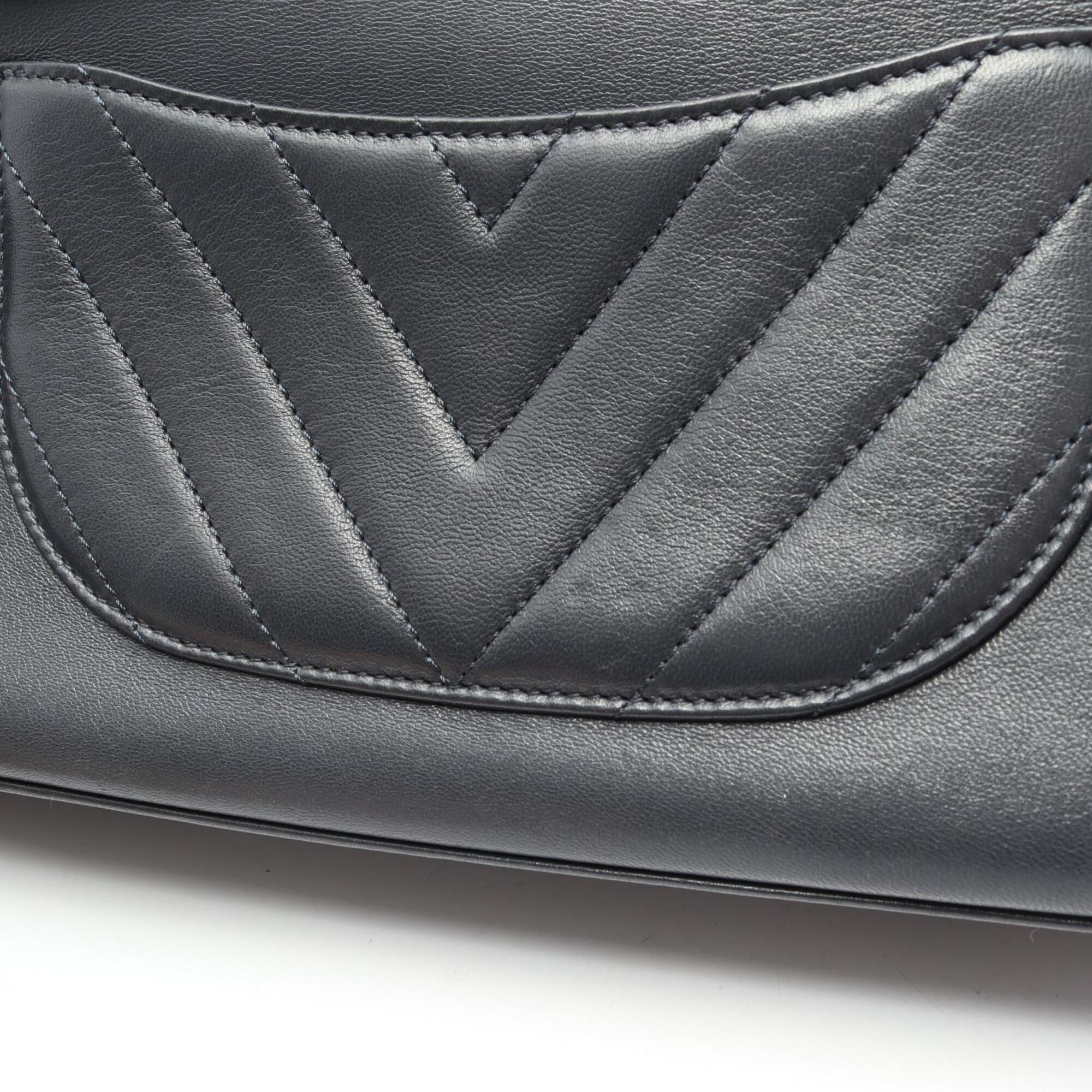 Chanel Navy Leather Handbag Shoulder Bag (Pre-Owned)