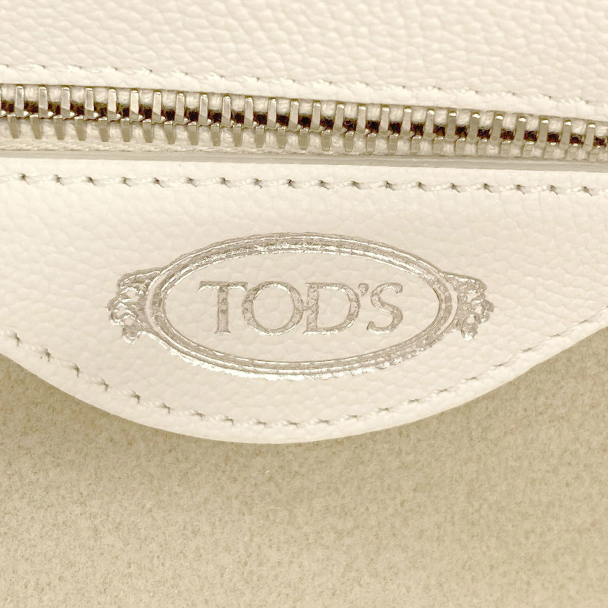 Tod's White Leather Tote Bag (Pre-Owned)