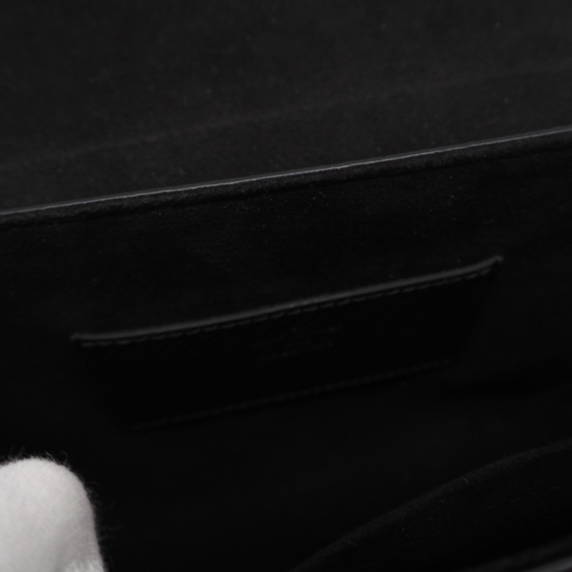 Louis Vuitton Black Noir Leather Shoulder Bag (Pre-Owned)