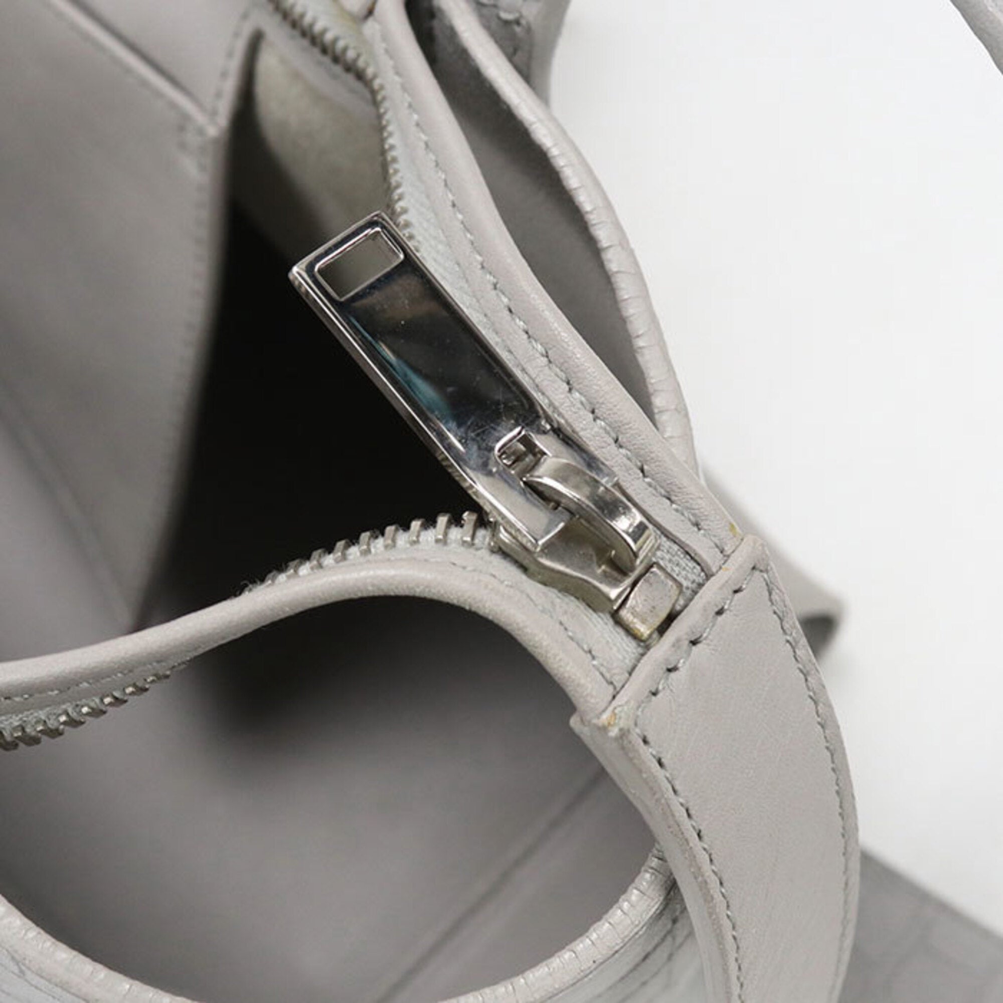Saint Laurent Gray Leather Handbag (Pre-Owned)
