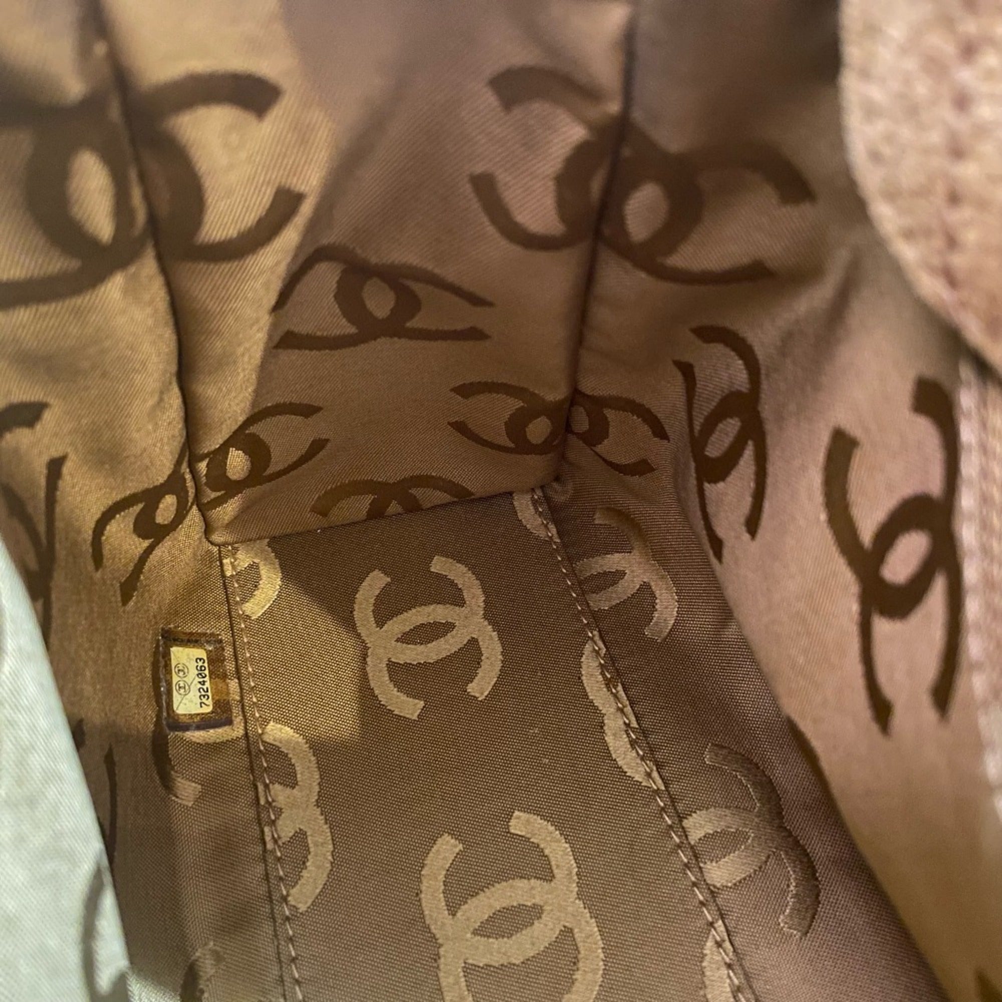Chanel Brown Leather Shoulder Bag (Pre-Owned)