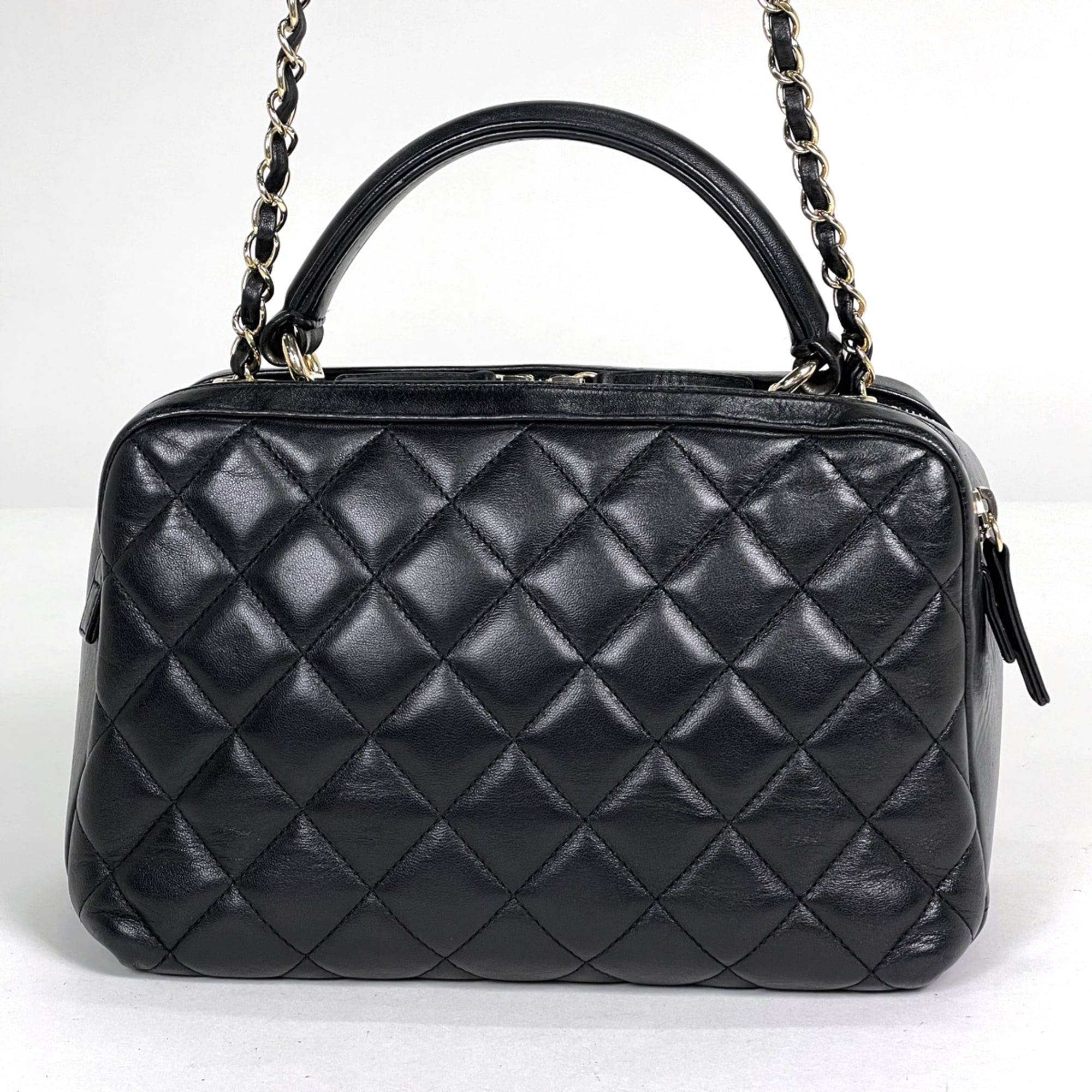 Chanel Black Leather Handbag (Pre-Owned)