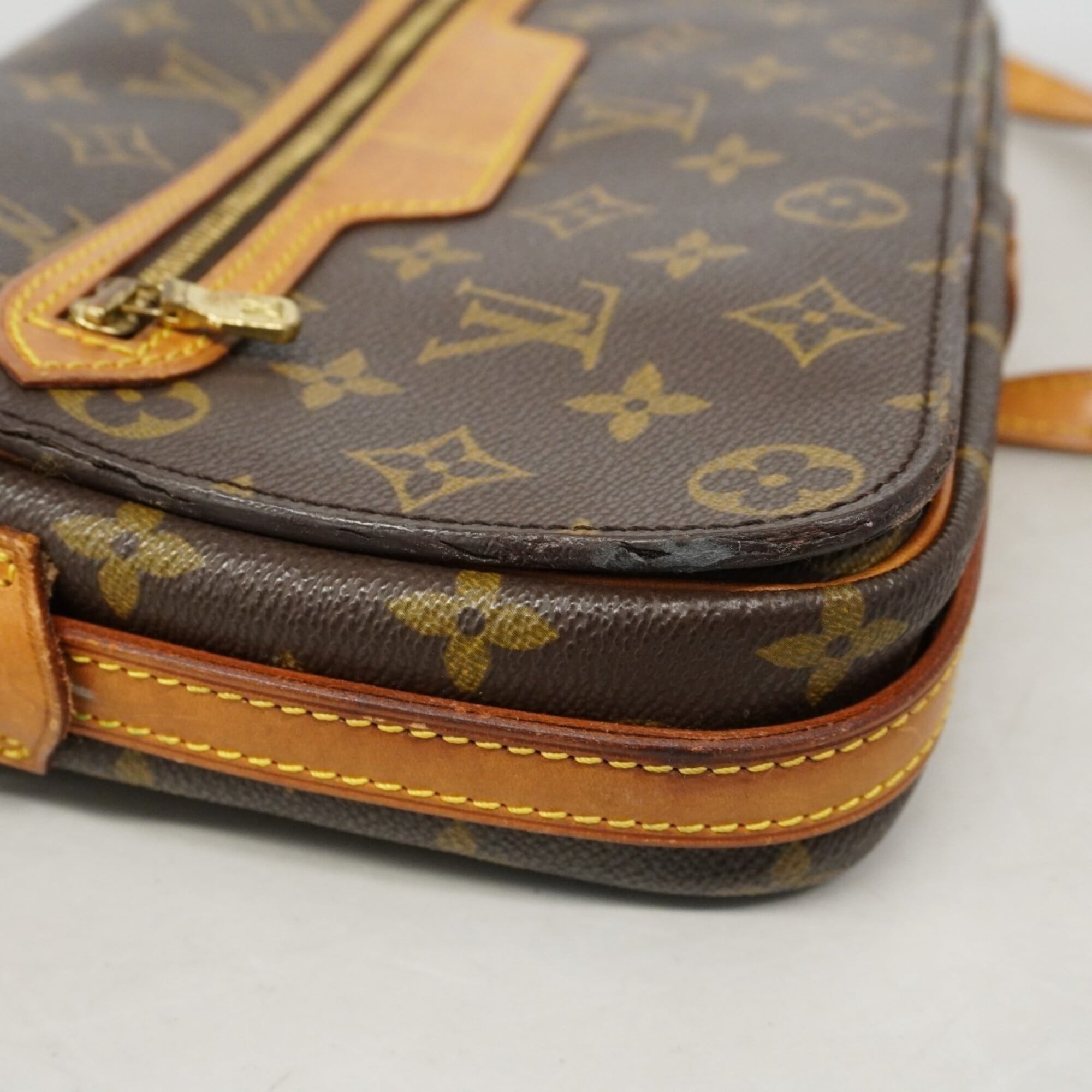 Louis Vuitton Brown Shoulder Bag (Pre-Owned)