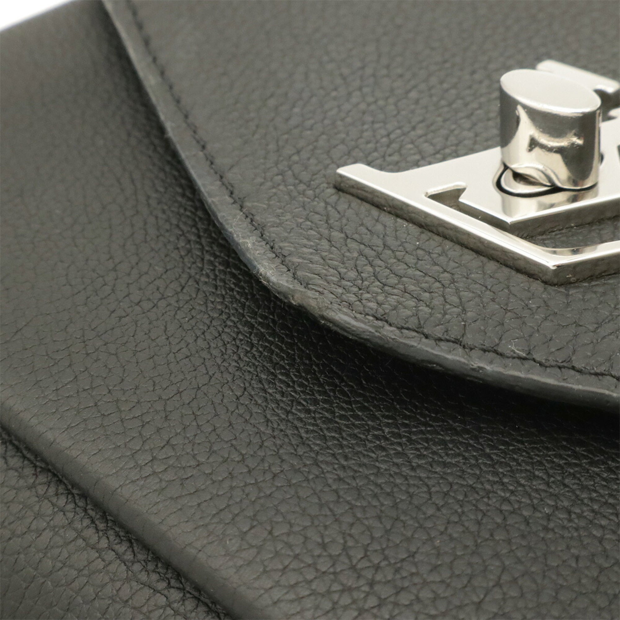 Louis Vuitton Noir Leather Pochette Shoulder Bag (Pre-Owned)