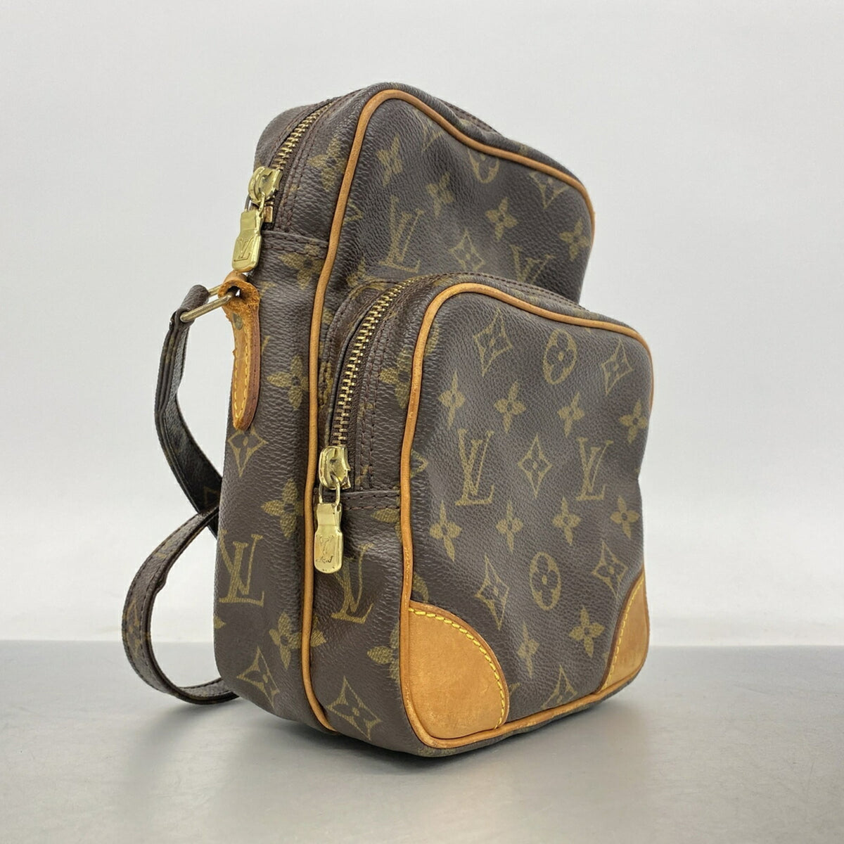 Louis Vuitton Brown Shoulder Bag (Pre-Owned)