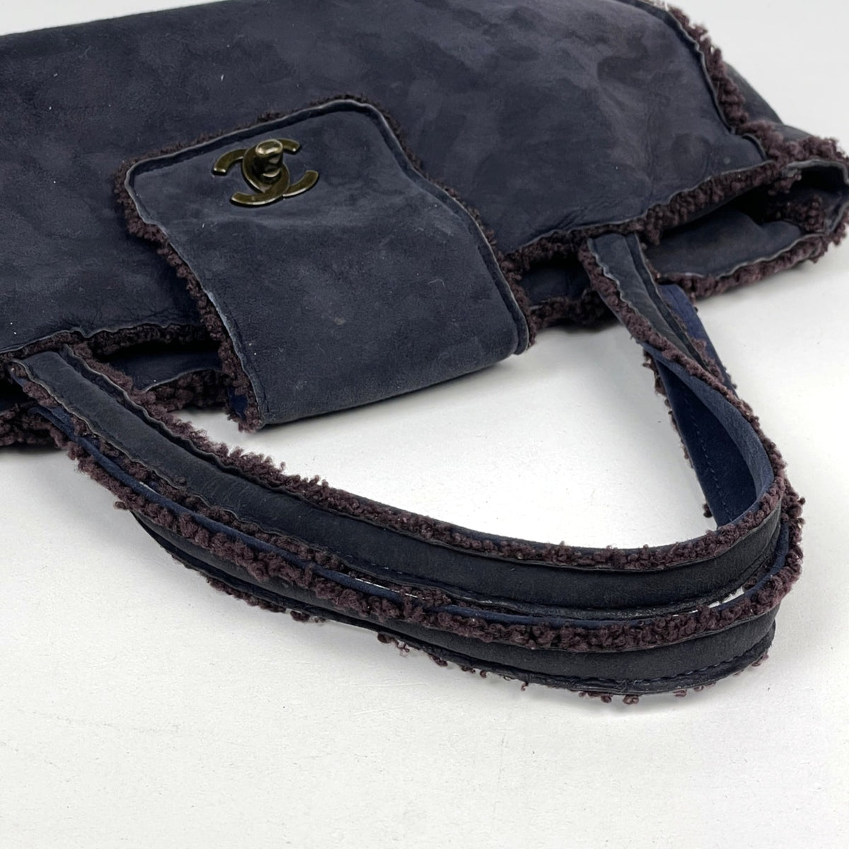 Chanel Navy Leather Handbag (Pre-Owned)
