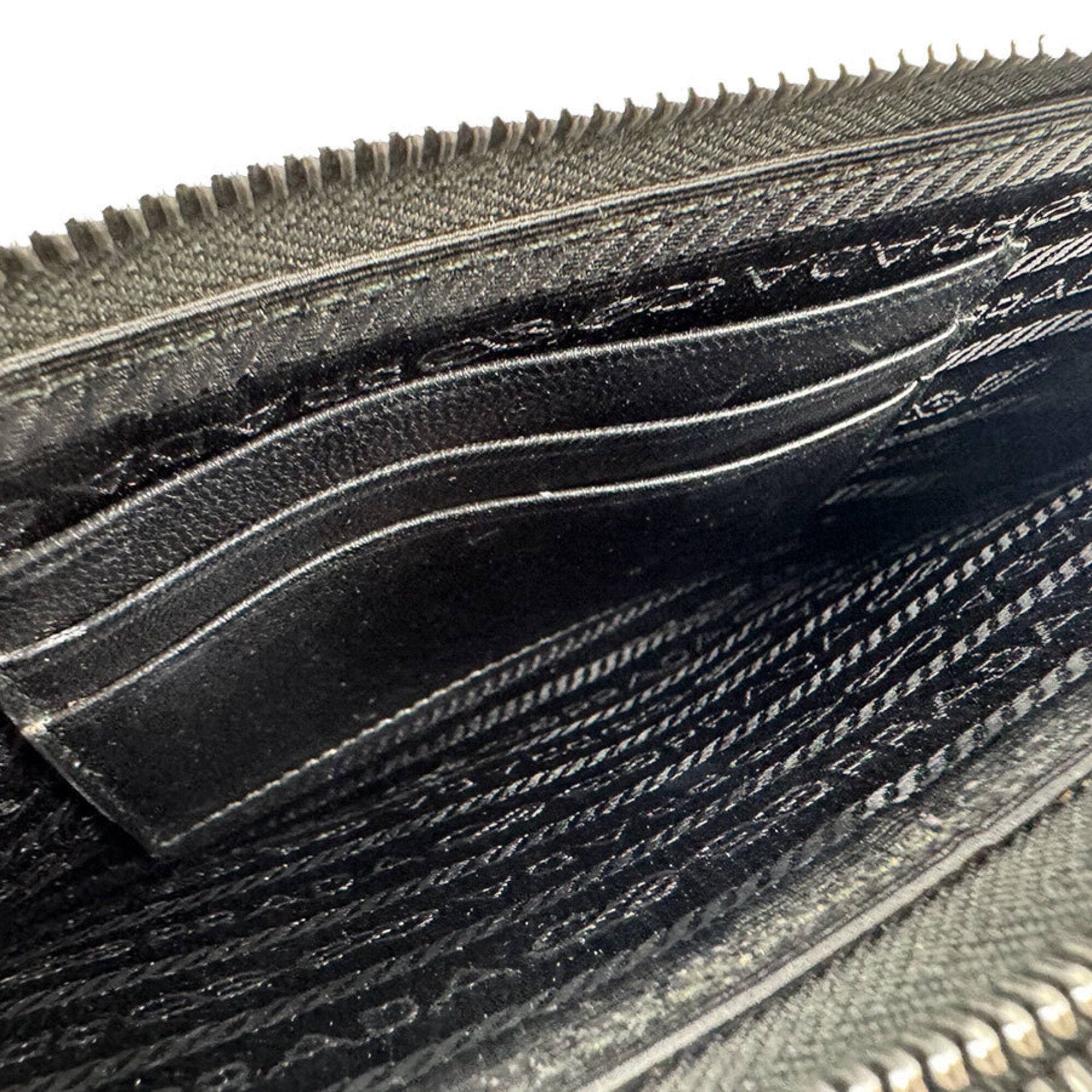 Prada Black Leather Shoulder Bag (Pre-Owned)