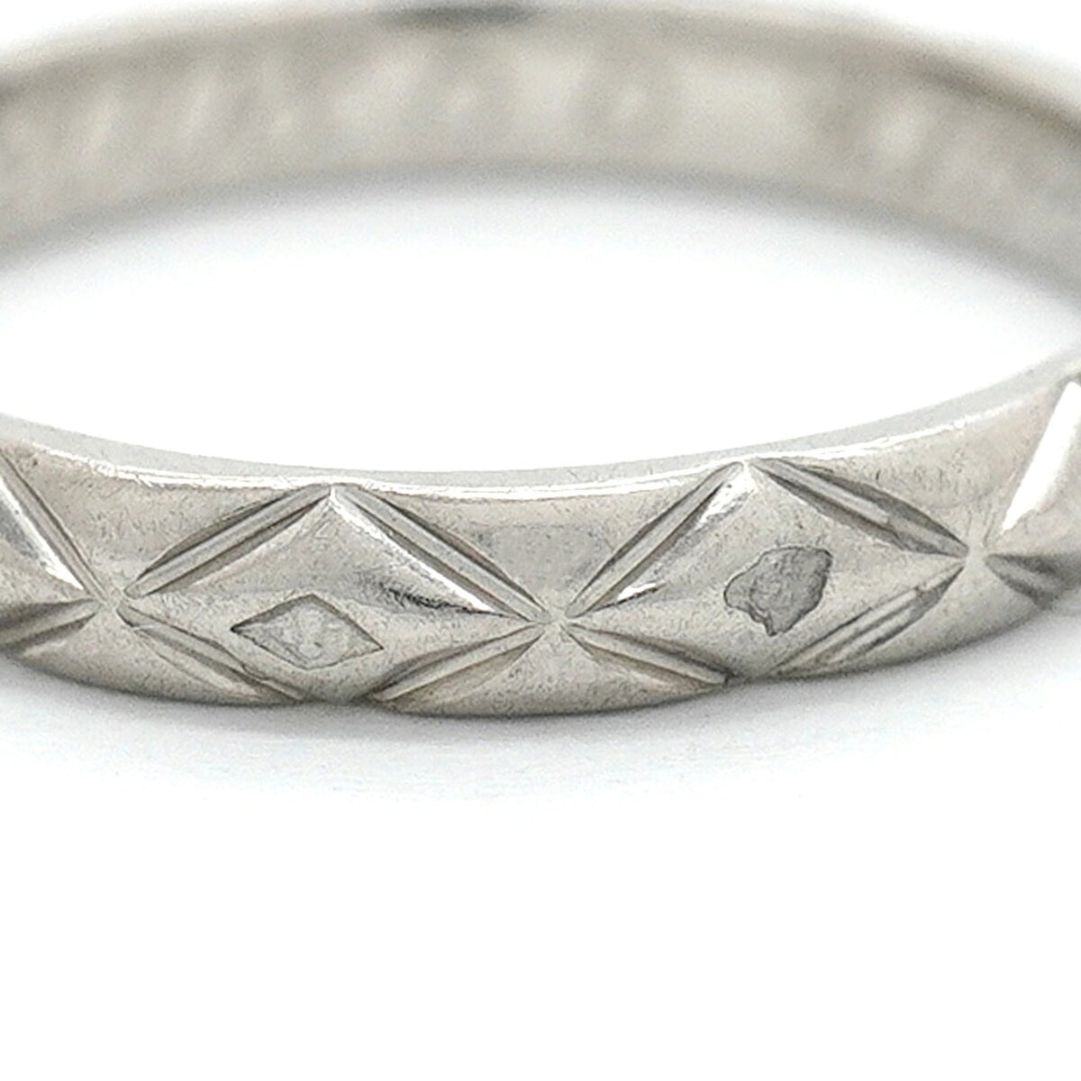 Chanel Platinum 950 Band Ring (Pre-Owned)