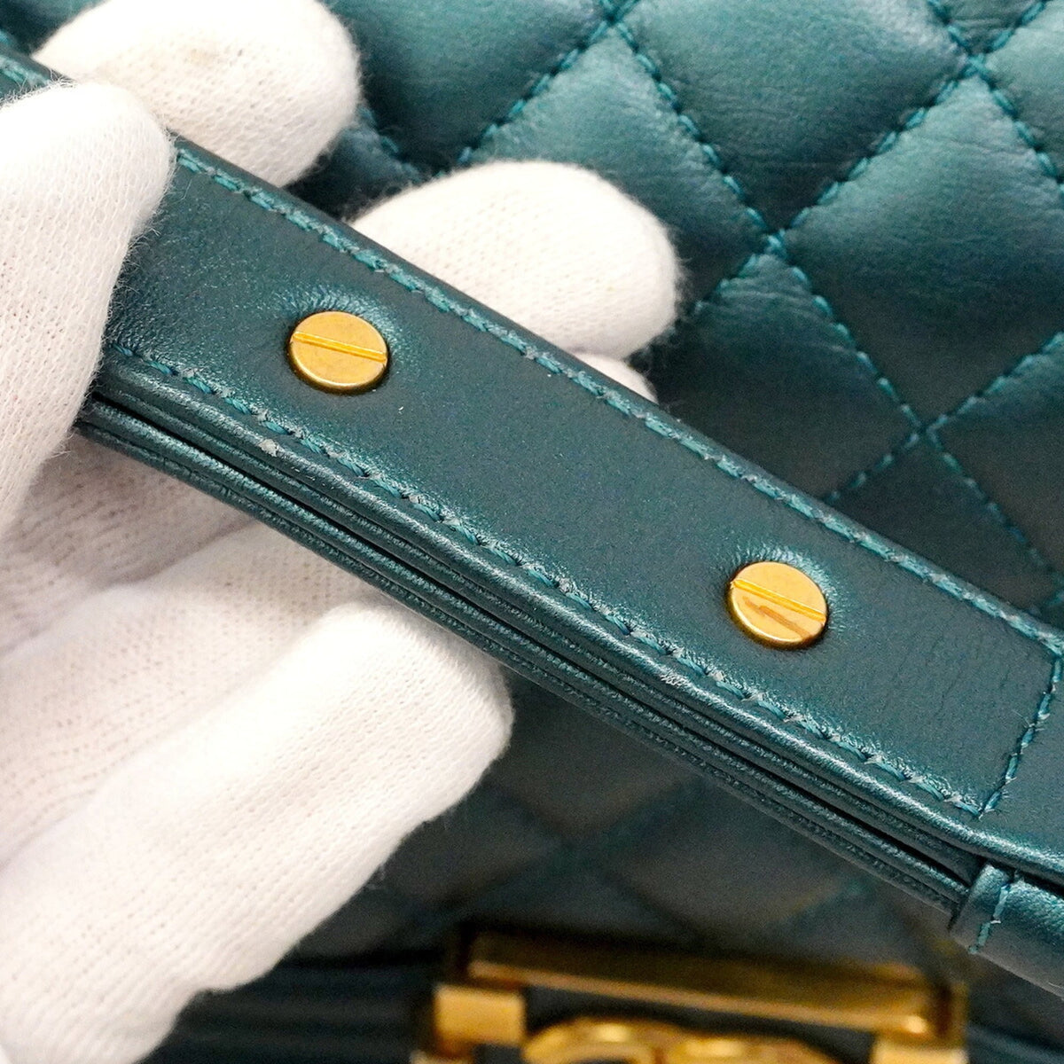 Chanel Blue Leather Shoulder Bag (Pre-Owned)