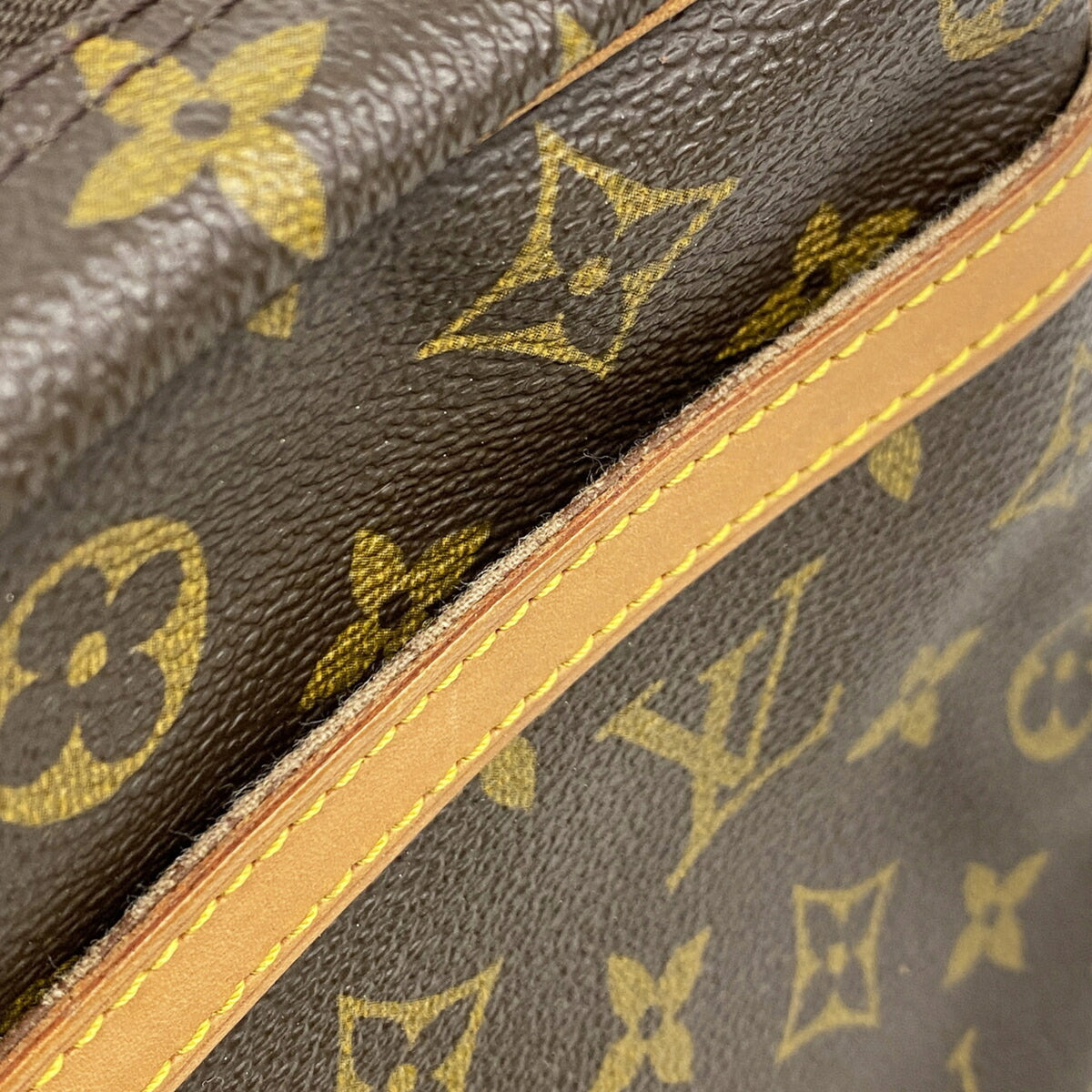 Louis Vuitton Brown Shoulder Bag (Pre-Owned)