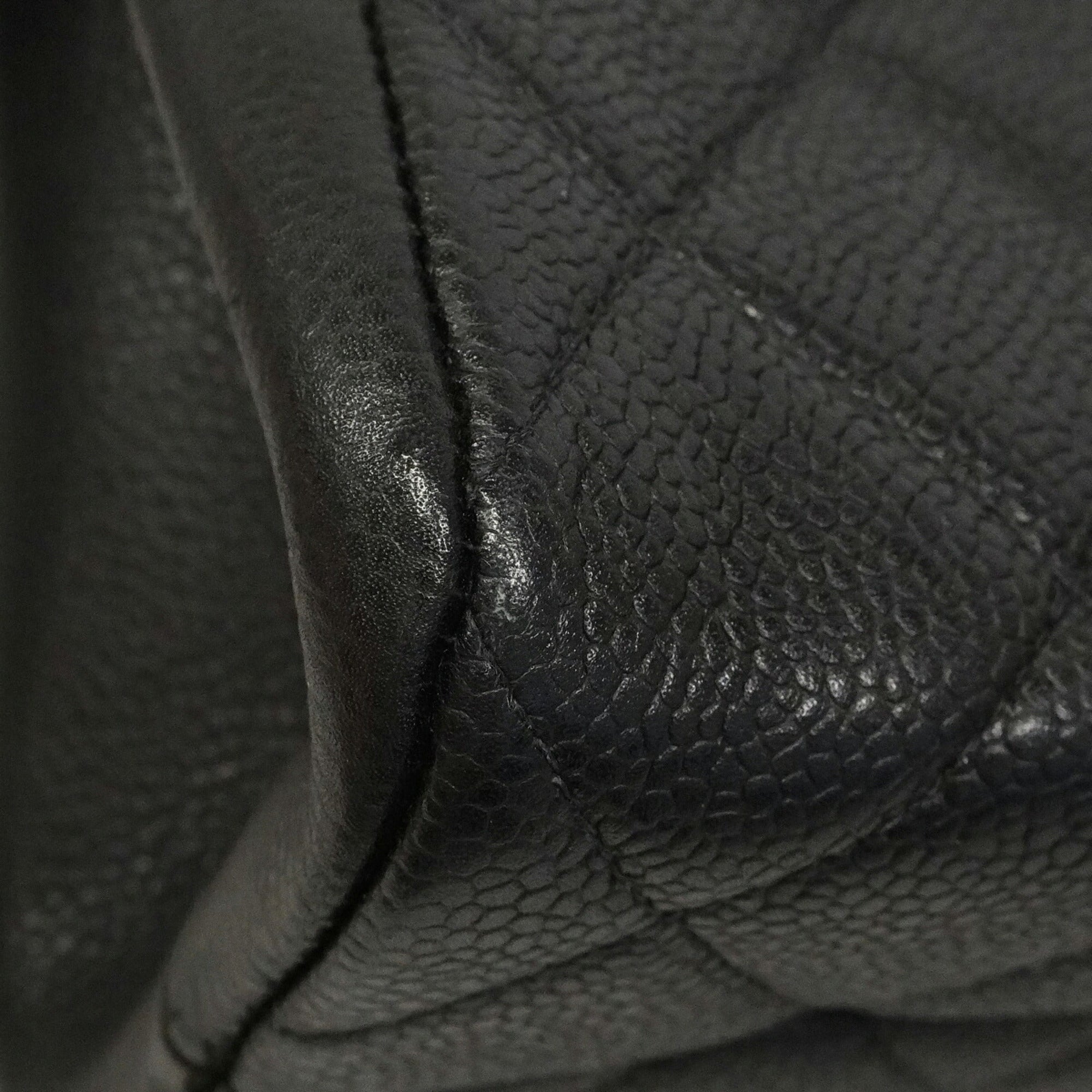 Chanel Black Grained Calfskin Shoulder Bag (Pre-Owned)
