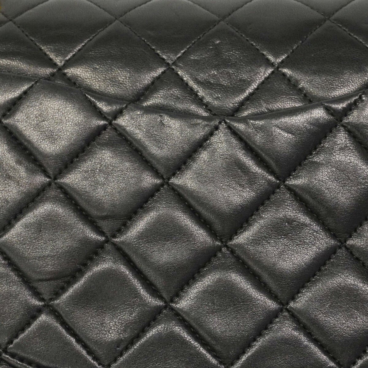 Chanel Black Leather Shoulder Bag (Pre-Owned)