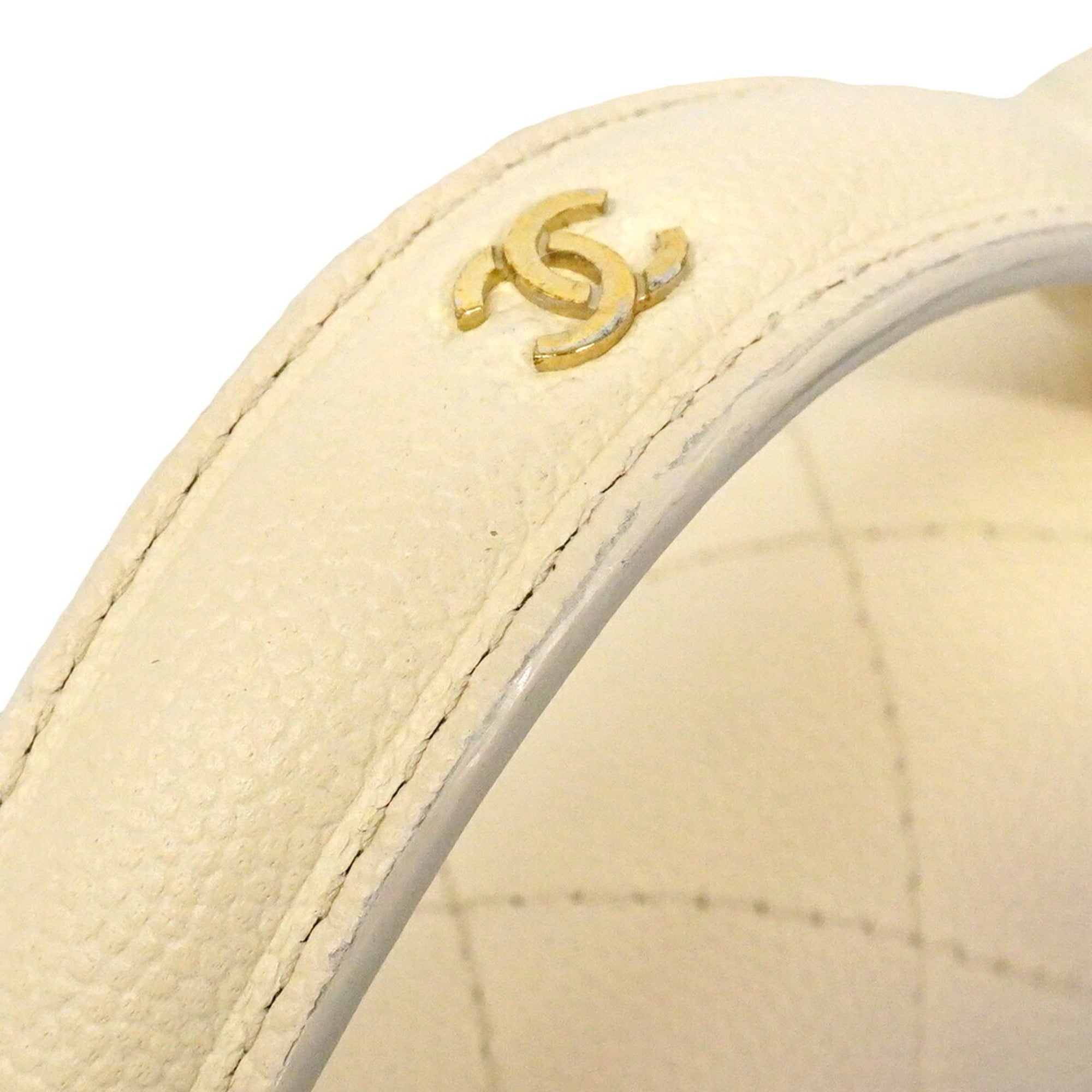 Chanel Ivory Grained Calfskin Handbag (Pre-Owned)