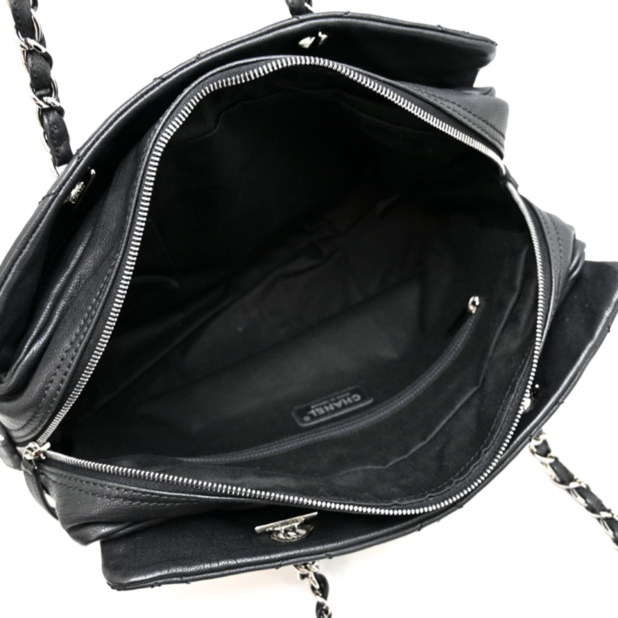 Chanel Black Leather Shoulder Bag (Pre-Owned)