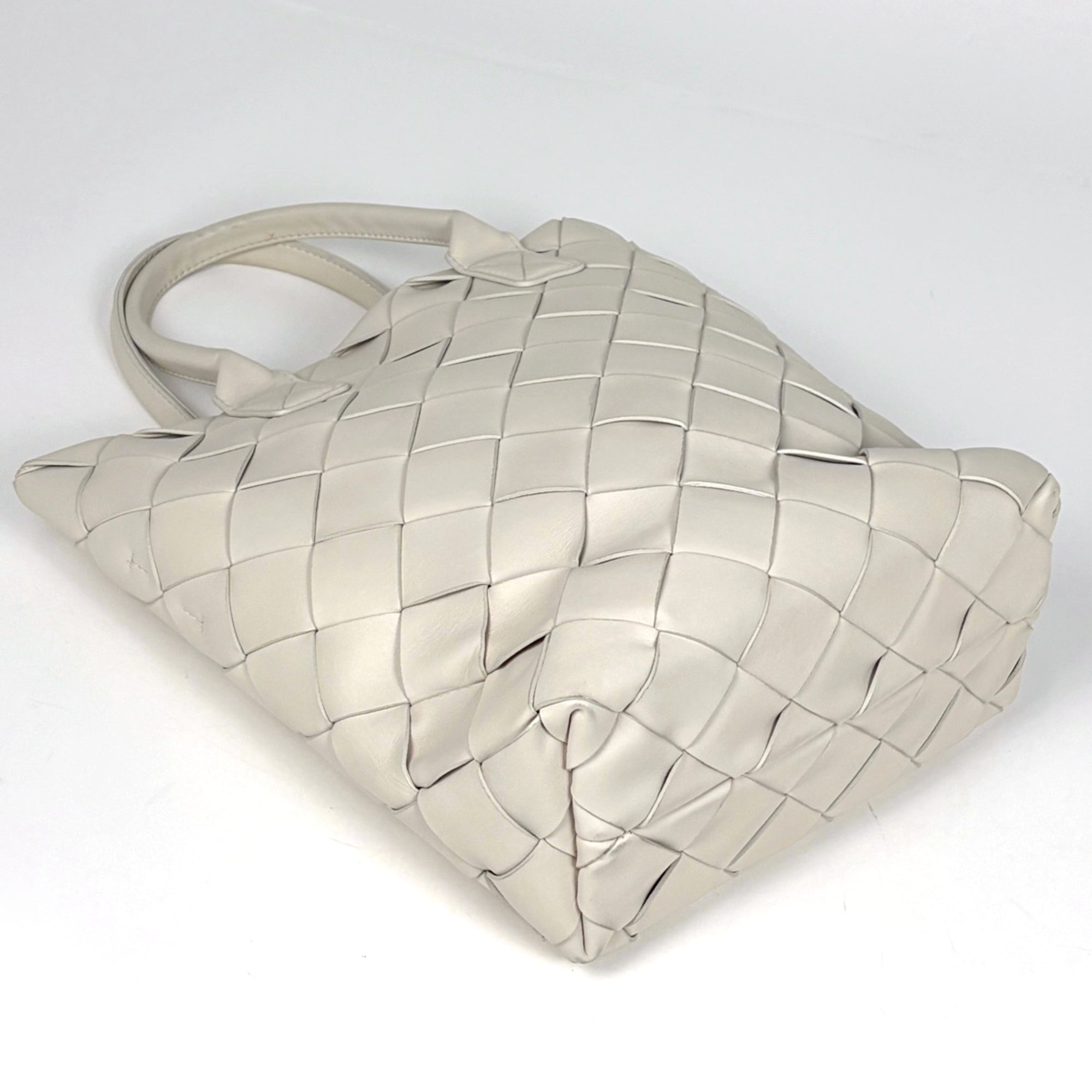 Bottega Veneta Ivory Leather Tote Bag (Pre-Owned)