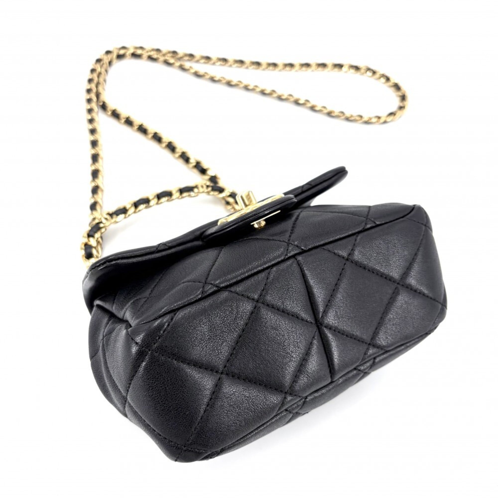 Chanel Black White Leather Shoulder Bag (Pre-Owned)