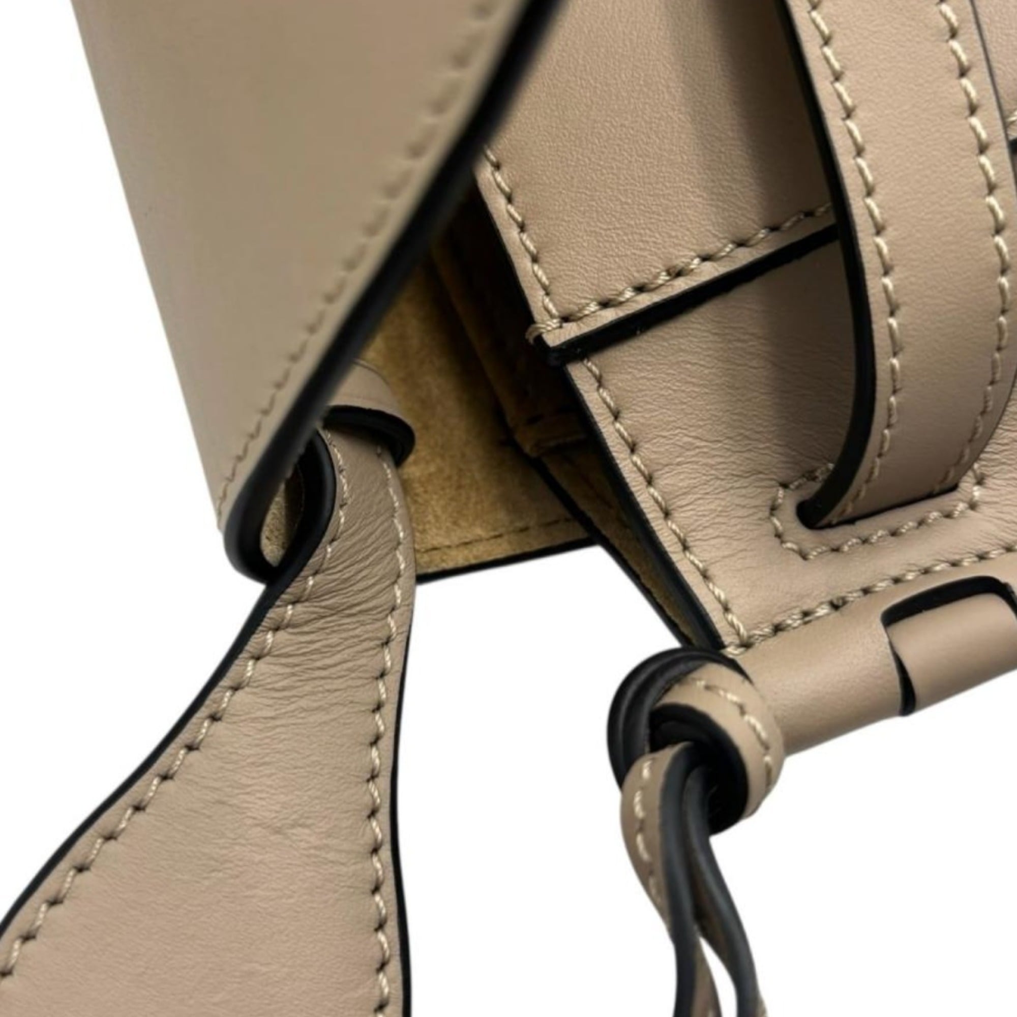Loewe Beige Leather Shoulder Bag (Pre-Owned)