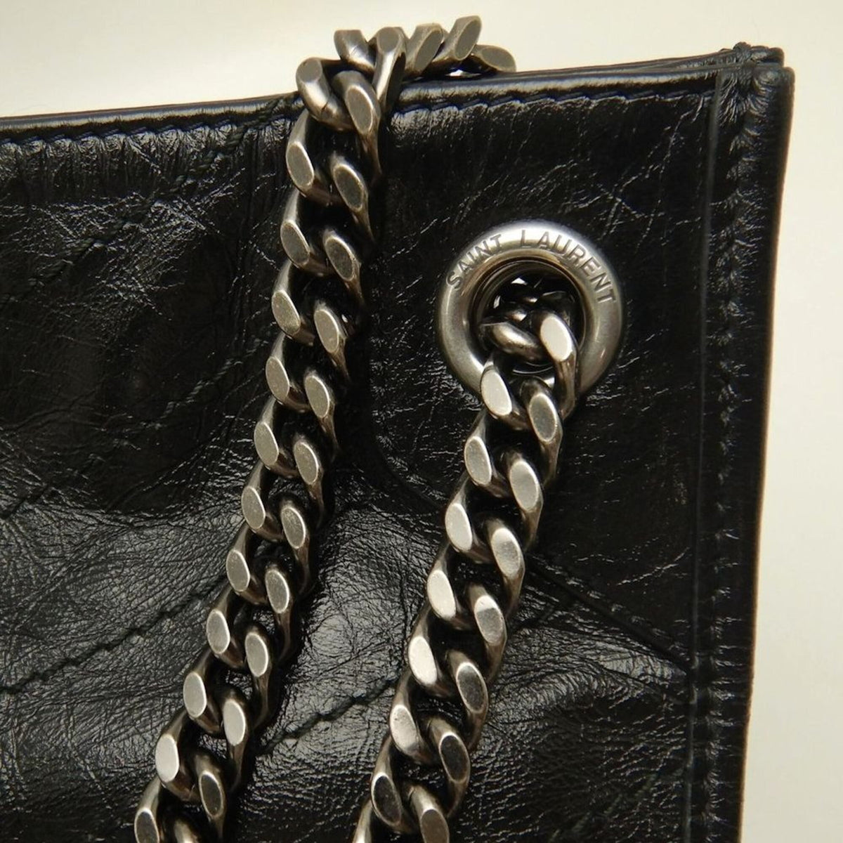 Saint Laurent Black Leather Shoulder Bag (Pre-Owned)