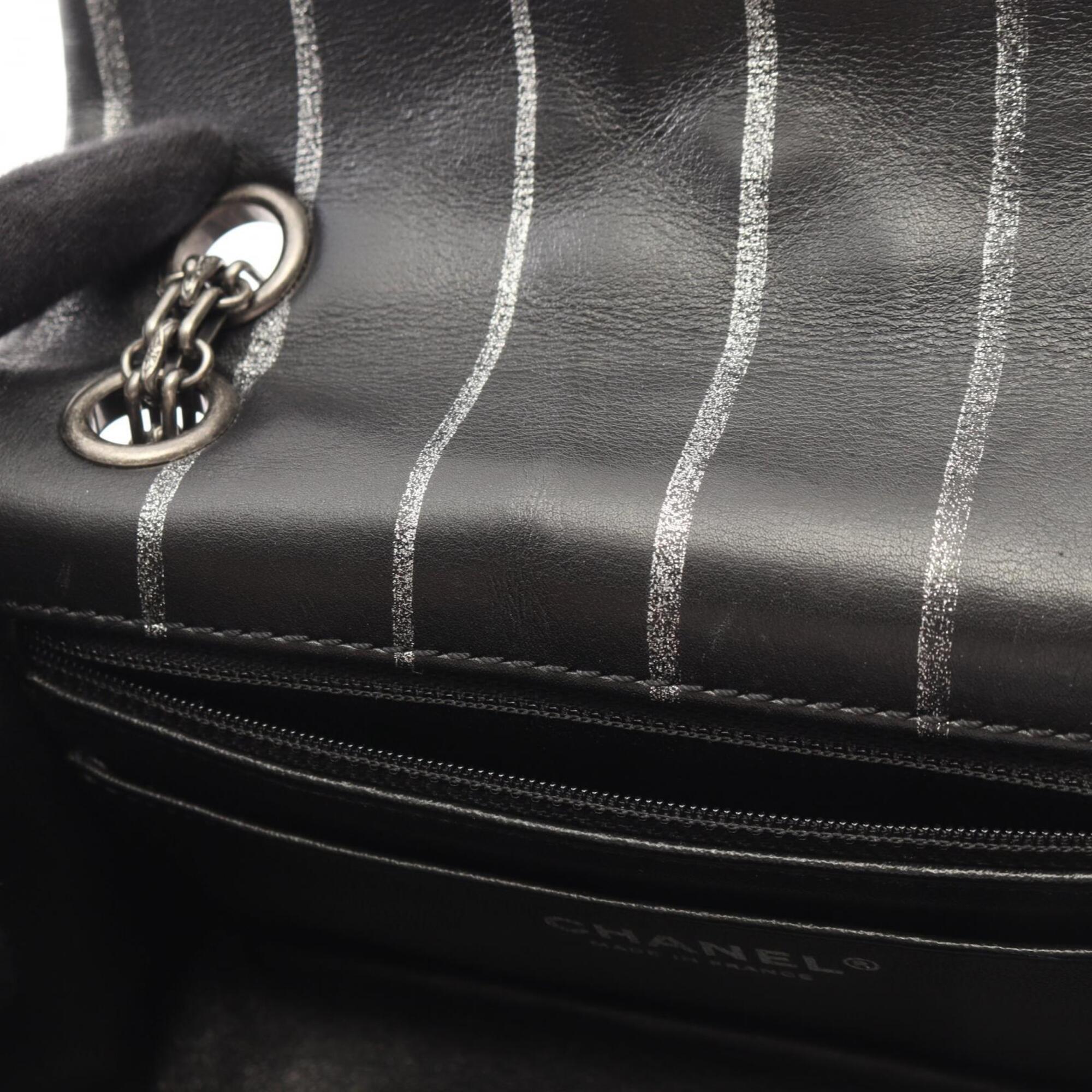 Chanel Black Leather Handbag Shoulder Bag (Pre-Owned)