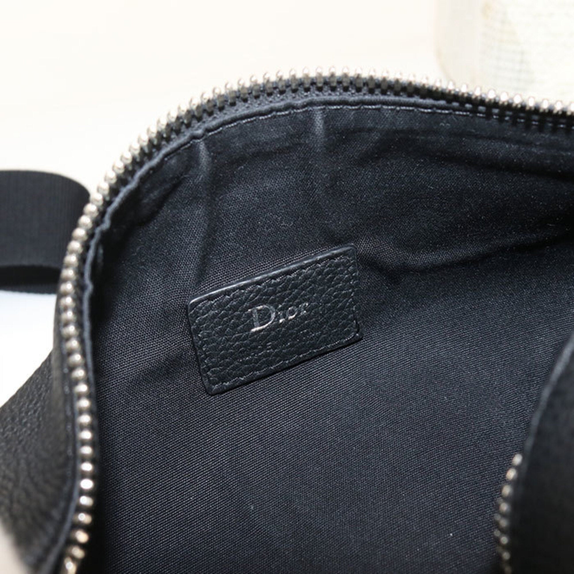 Christian Dior Black Leather Shoulder Bag (Pre-Owned)