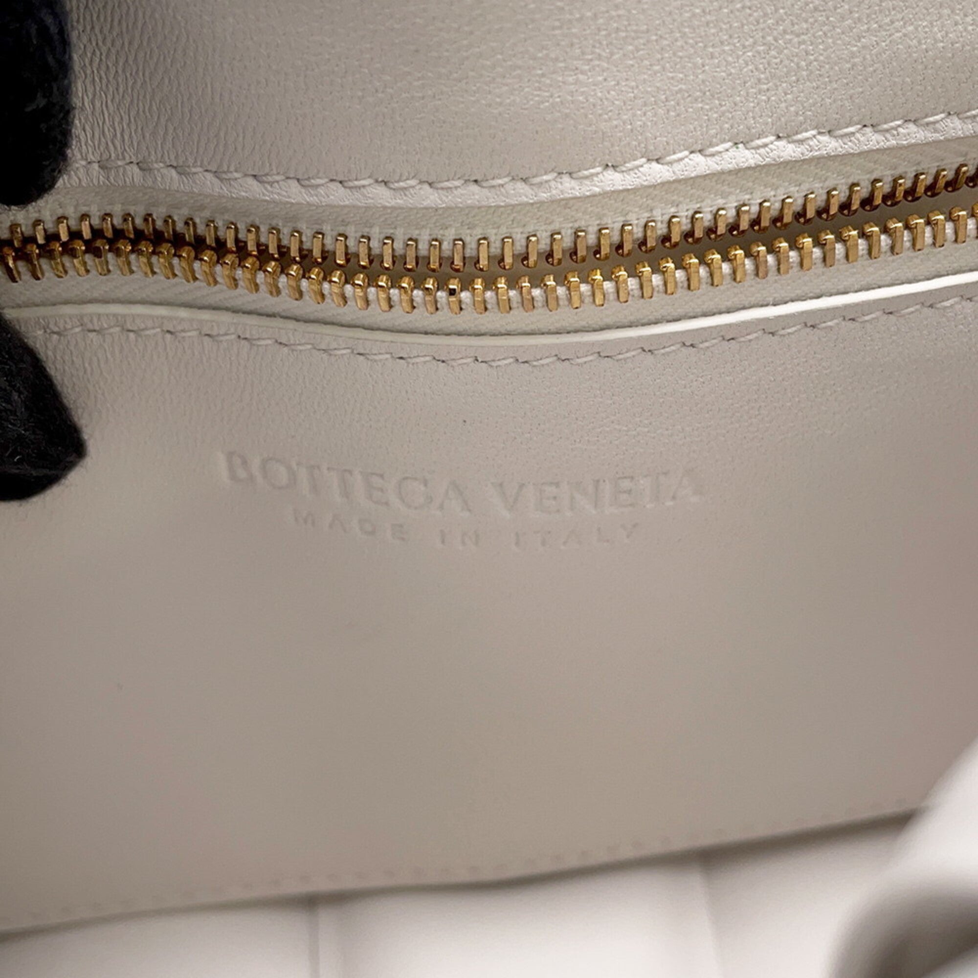 Bottega Veneta White Leather Handbag Shoulder Bag (Pre-Owned)