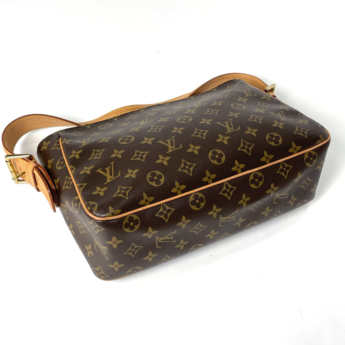 Louis Vuitton Brown Monogram Monogram Shoulder Bag (Pre-Owned)