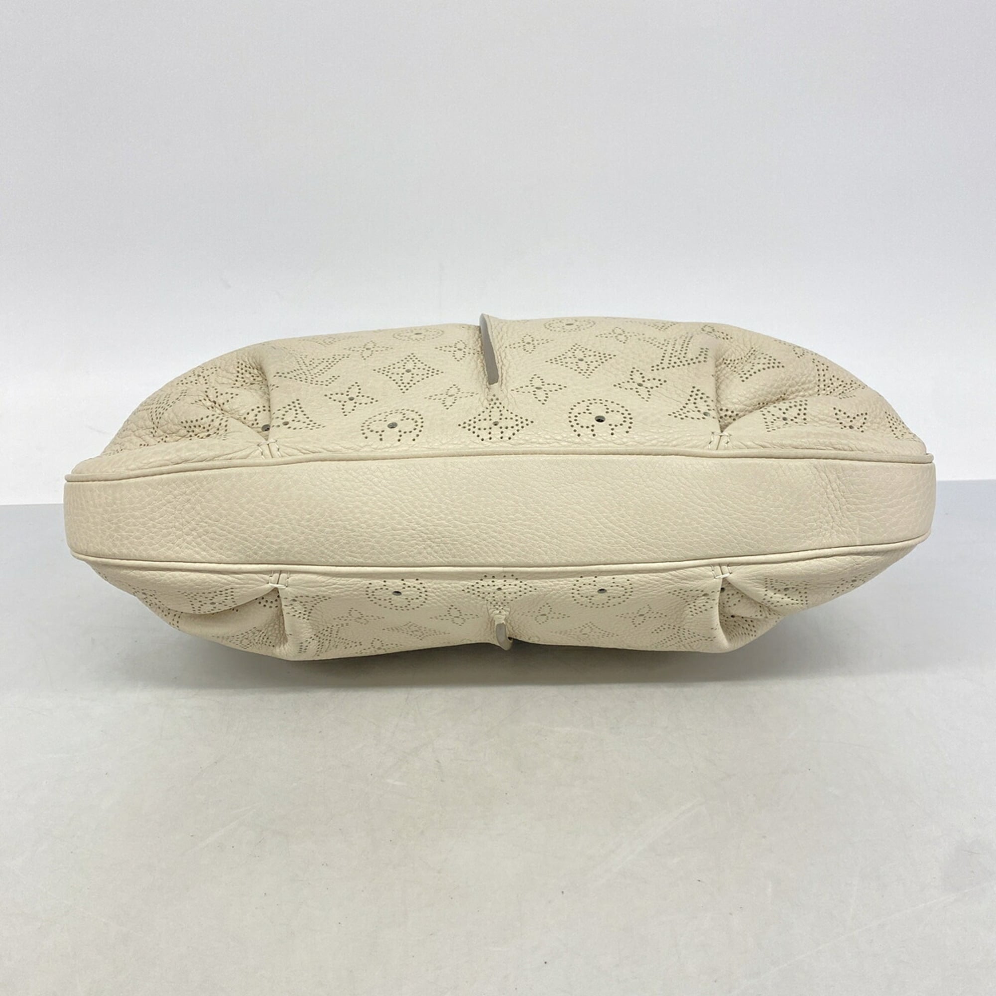 Louis Vuitton Blanc Handbag (Pre-Owned)