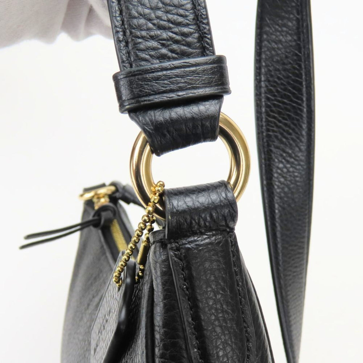 Coach Black Leather Shoulder Bag (Pre-Owned)