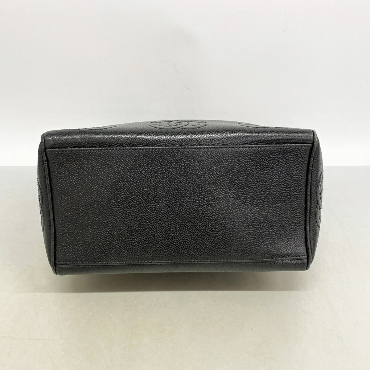 Chanel Black Grained Calfskin Shoulder Bag (Pre-Owned)