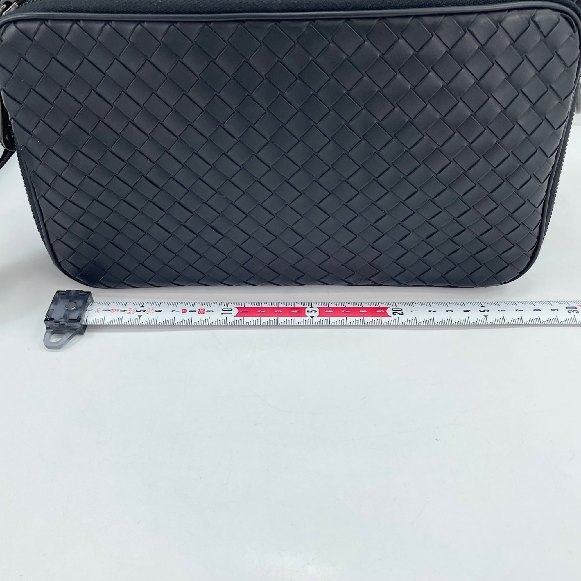 Bottega Veneta Black Intrecciato Shoulder Bag (Pre-Owned)