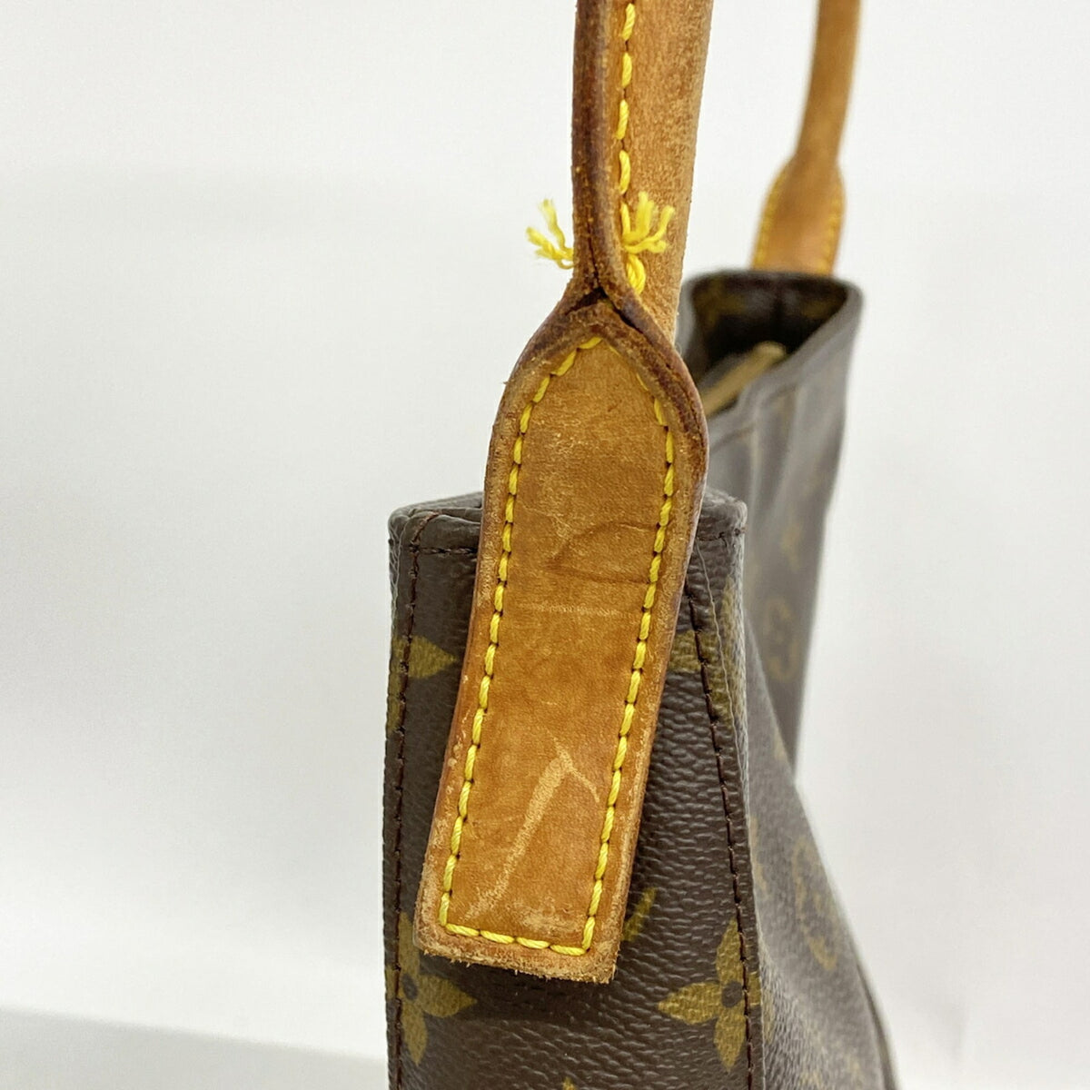 Louis Vuitton Brown Shoulder Bag (Pre-Owned)