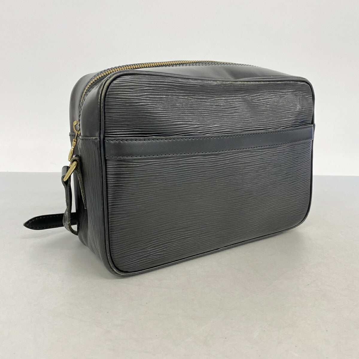 Louis Vuitton Noir Shoulder Bag (Pre-Owned)